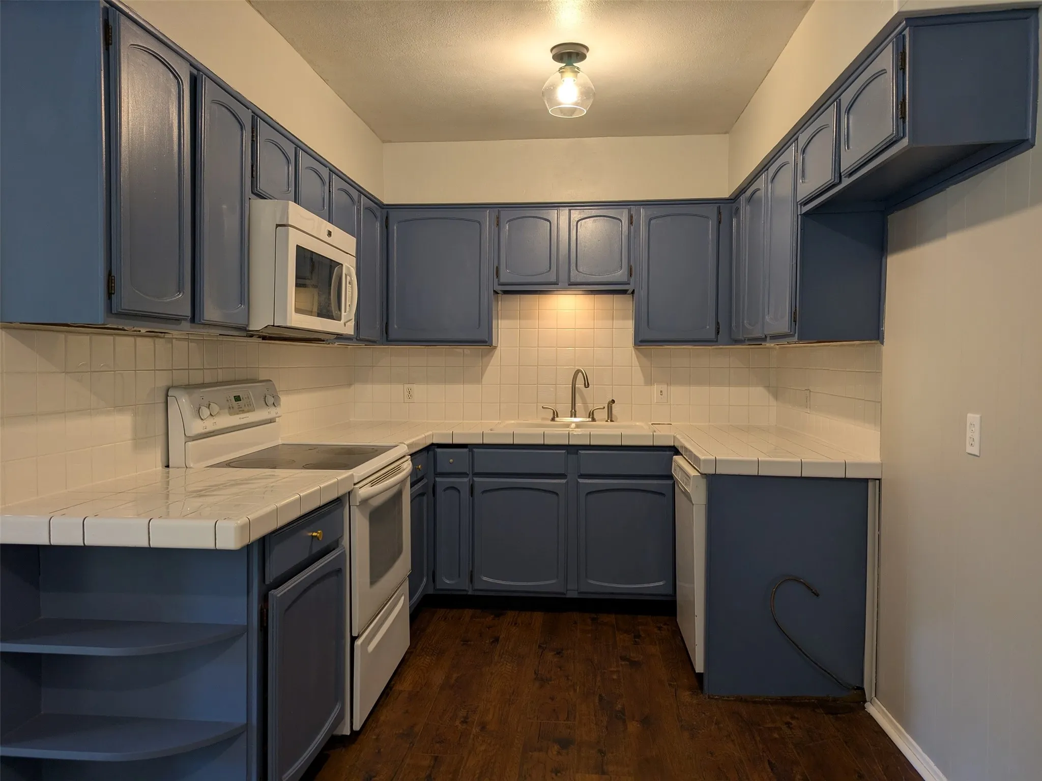 Single Family Residence For Sale in Tarrant County , 411 Baylor Drive, Arlington, Texas 76010, 3 Bedroom, 2 Bathroom, 2 Garage spaces, 1,598 Sqft, built in 1967, mls#21337441, Real Estate Agent in Arlington, Homes For Sale in Tarrant county, Homes For Sale in Arlington, Realtor in Arlington Texas, Real Estate Brokerage Independent Realty Texas, Luminita Cordes Realtor
