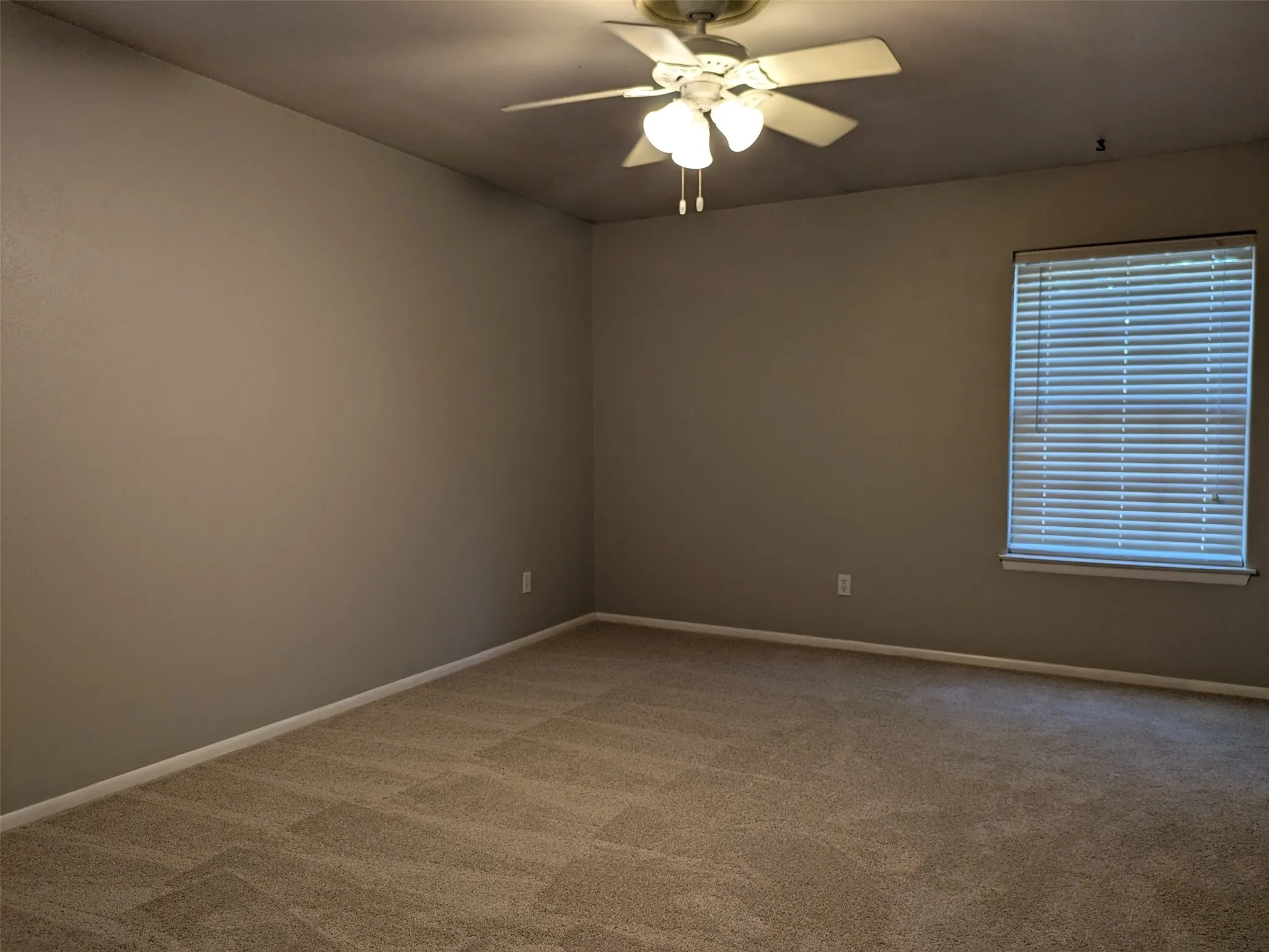 Single Family Residence For Sale in Tarrant County , 411 Baylor Drive, Arlington, Texas 76010, 3 Bedroom, 2 Bathroom, 2 Garage spaces, 1,598 Sqft, built in 1967, mls#21337441, Real Estate Agent in Arlington, Homes For Sale in Tarrant county, Homes For Sale in Arlington, Realtor in Arlington Texas, Real Estate Brokerage Independent Realty Texas, Luminita Cordes Realtor