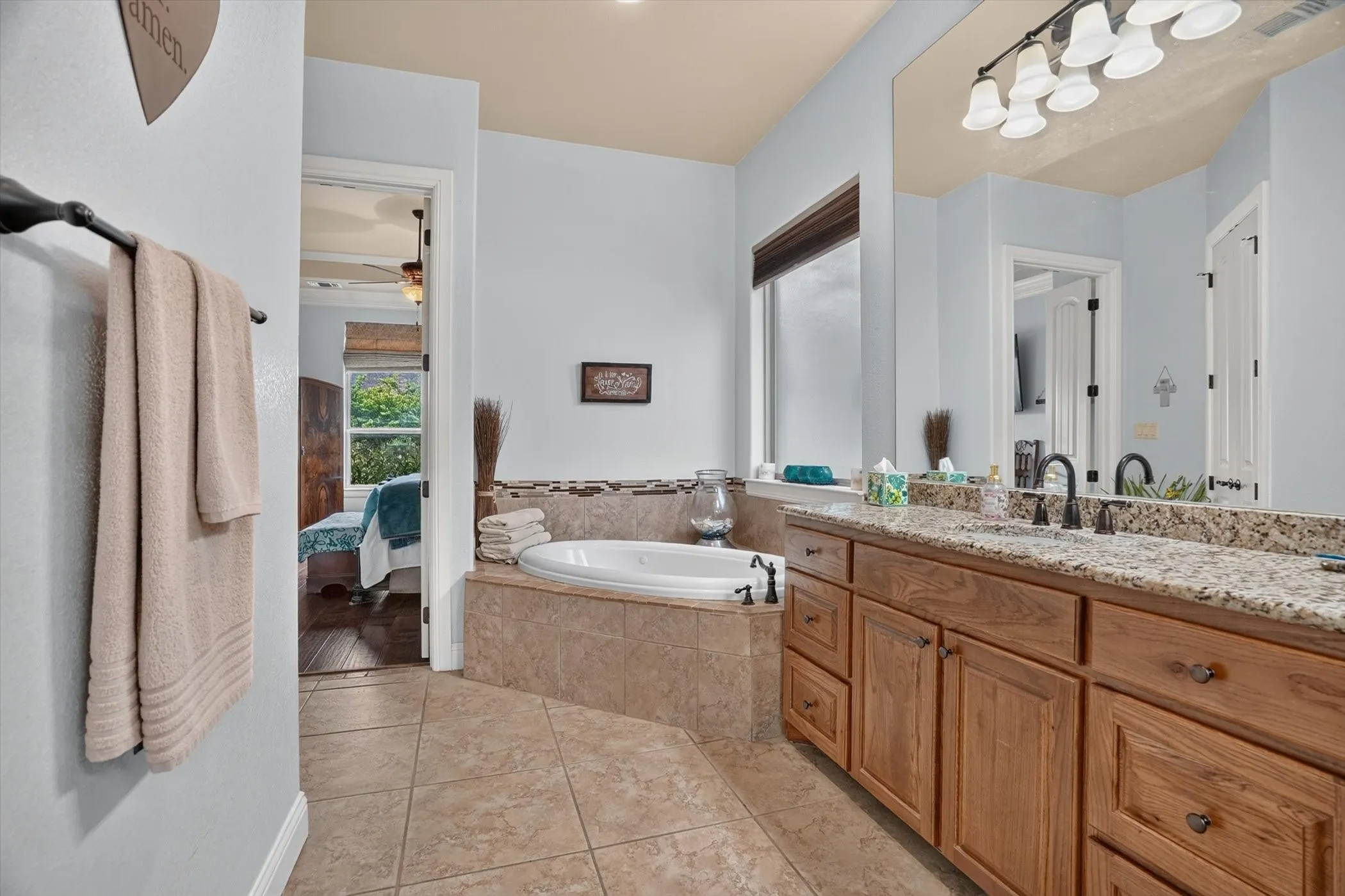 Single Family Residence For Sale in Hood County , 3545 Abes Landing Drive, Granbury, Texas 76049, 4 Bedroom, 3 Bathroom, 3 Garage spaces, 2,418 Sqft, built in 2012, mls#21335310, Real Estate Agent in Granbury, Homes For Sale in Hood county, Homes For Sale in Granbury, Realtor in Granbury Texas, Real Estate Brokerage Independent Realty Texas, Luminita Cordes Realtor