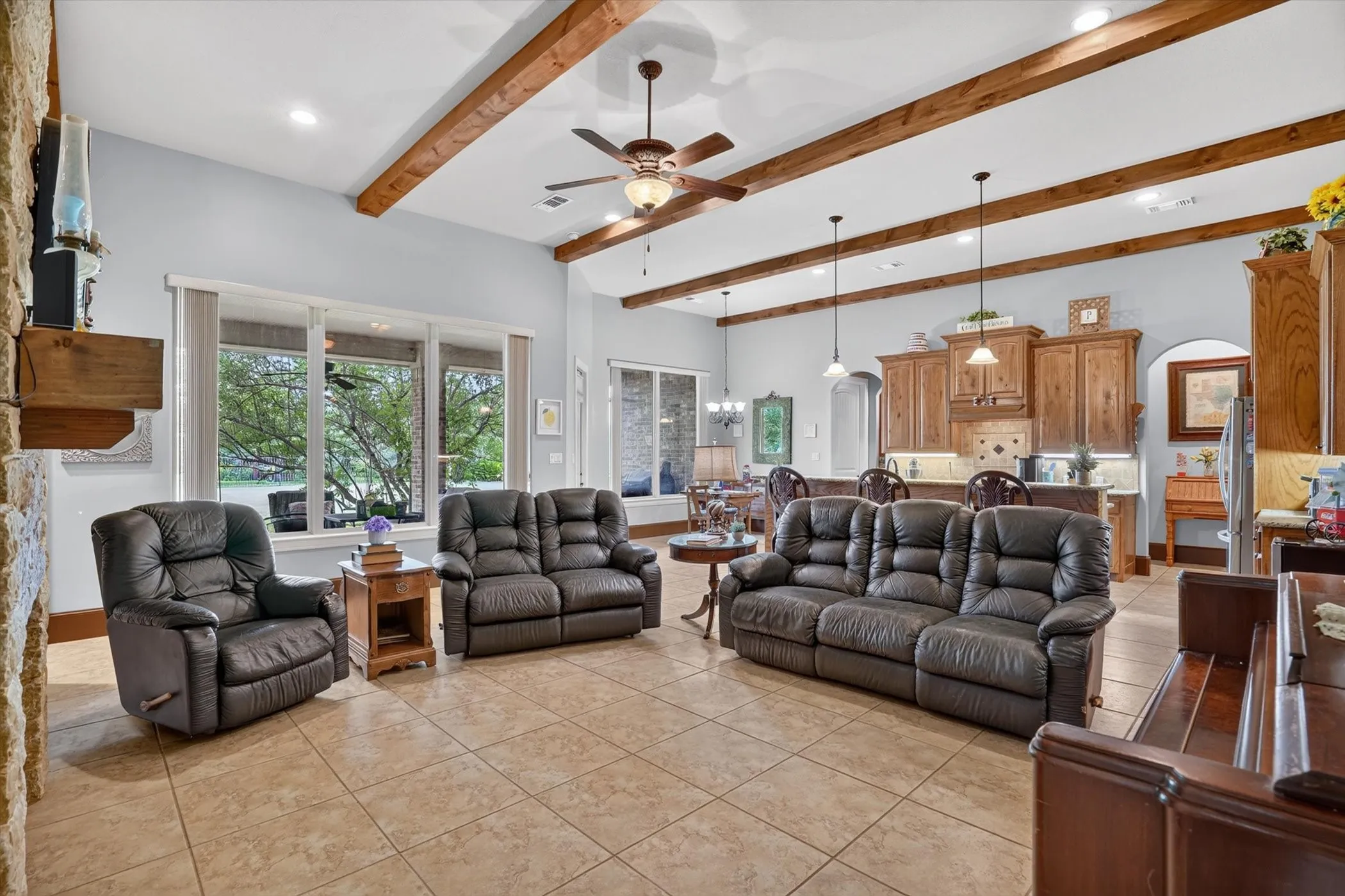 Single Family Residence For Sale in Hood County , 3545 Abes Landing Drive, Granbury, Texas 76049, 4 Bedroom, 3 Bathroom, 3 Garage spaces, 2,418 Sqft, built in 2012, mls#21335310, Real Estate Agent in Granbury, Homes For Sale in Hood county, Homes For Sale in Granbury, Realtor in Granbury Texas, Real Estate Brokerage Independent Realty Texas, Luminita Cordes Realtor