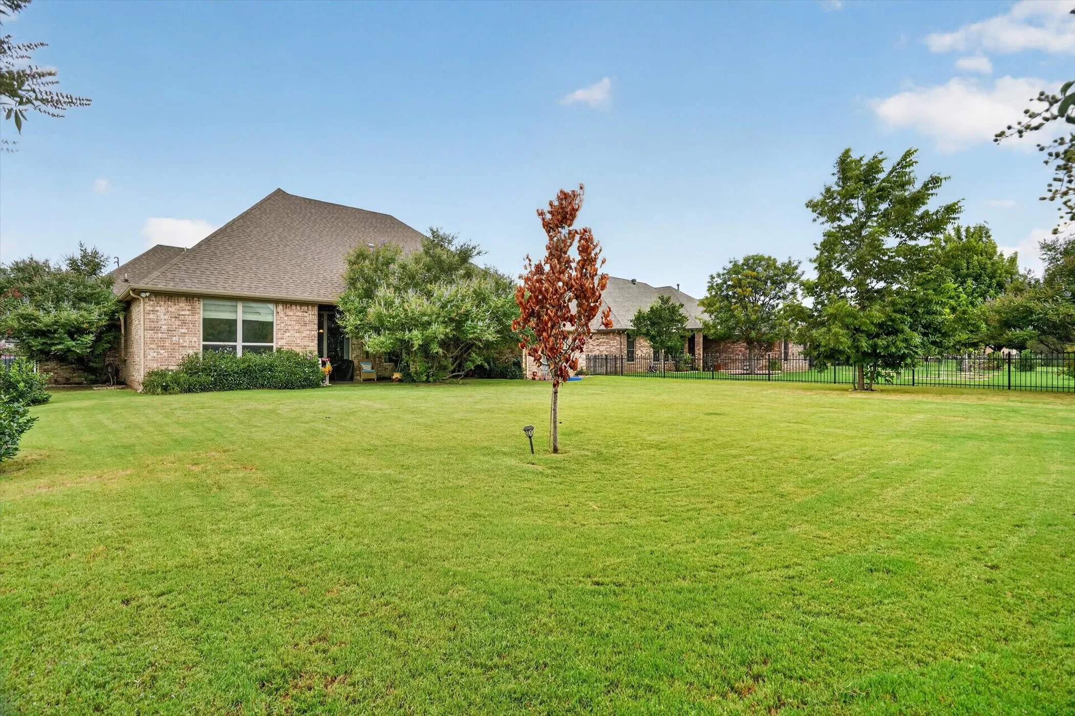 Single Family Residence For Sale in Hood County , 3545 Abes Landing Drive, Granbury, Texas 76049, 4 Bedroom, 3 Bathroom, 3 Garage spaces, 2,418 Sqft, built in 2012, mls#21335310, Real Estate Agent in Granbury, Homes For Sale in Hood county, Homes For Sale in Granbury, Realtor in Granbury Texas, Real Estate Brokerage Independent Realty Texas, Luminita Cordes Realtor