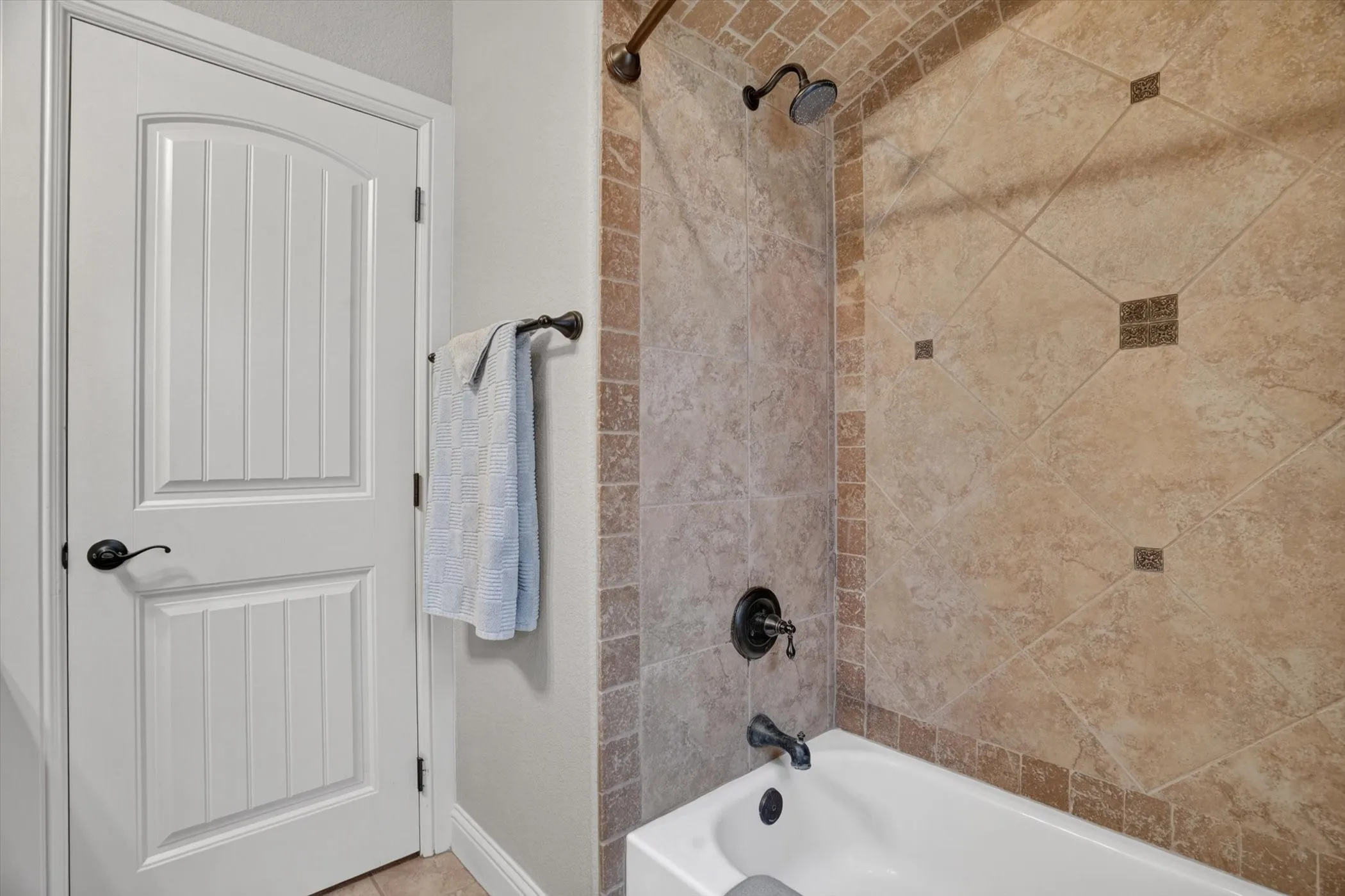 Single Family Residence For Sale in Hood County , 3545 Abes Landing Drive, Granbury, Texas 76049, 4 Bedroom, 3 Bathroom, 3 Garage spaces, 2,418 Sqft, built in 2012, mls#21335310, Real Estate Agent in Granbury, Homes For Sale in Hood county, Homes For Sale in Granbury, Realtor in Granbury Texas, Real Estate Brokerage Independent Realty Texas, Luminita Cordes Realtor