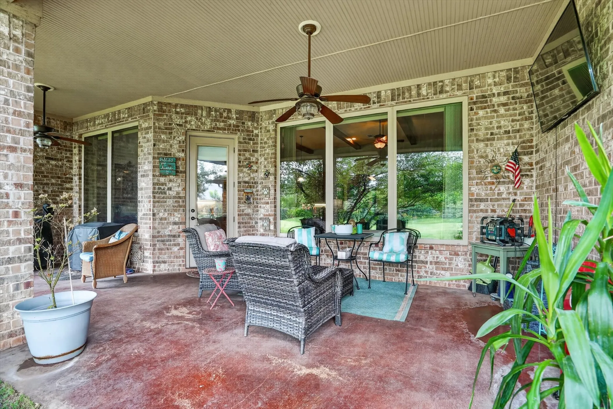 Single Family Residence For Sale in Hood County , 3545 Abes Landing Drive, Granbury, Texas 76049, 4 Bedroom, 3 Bathroom, 3 Garage spaces, 2,418 Sqft, built in 2012, mls#21335310, Real Estate Agent in Granbury, Homes For Sale in Hood county, Homes For Sale in Granbury, Realtor in Granbury Texas, Real Estate Brokerage Independent Realty Texas, Luminita Cordes Realtor