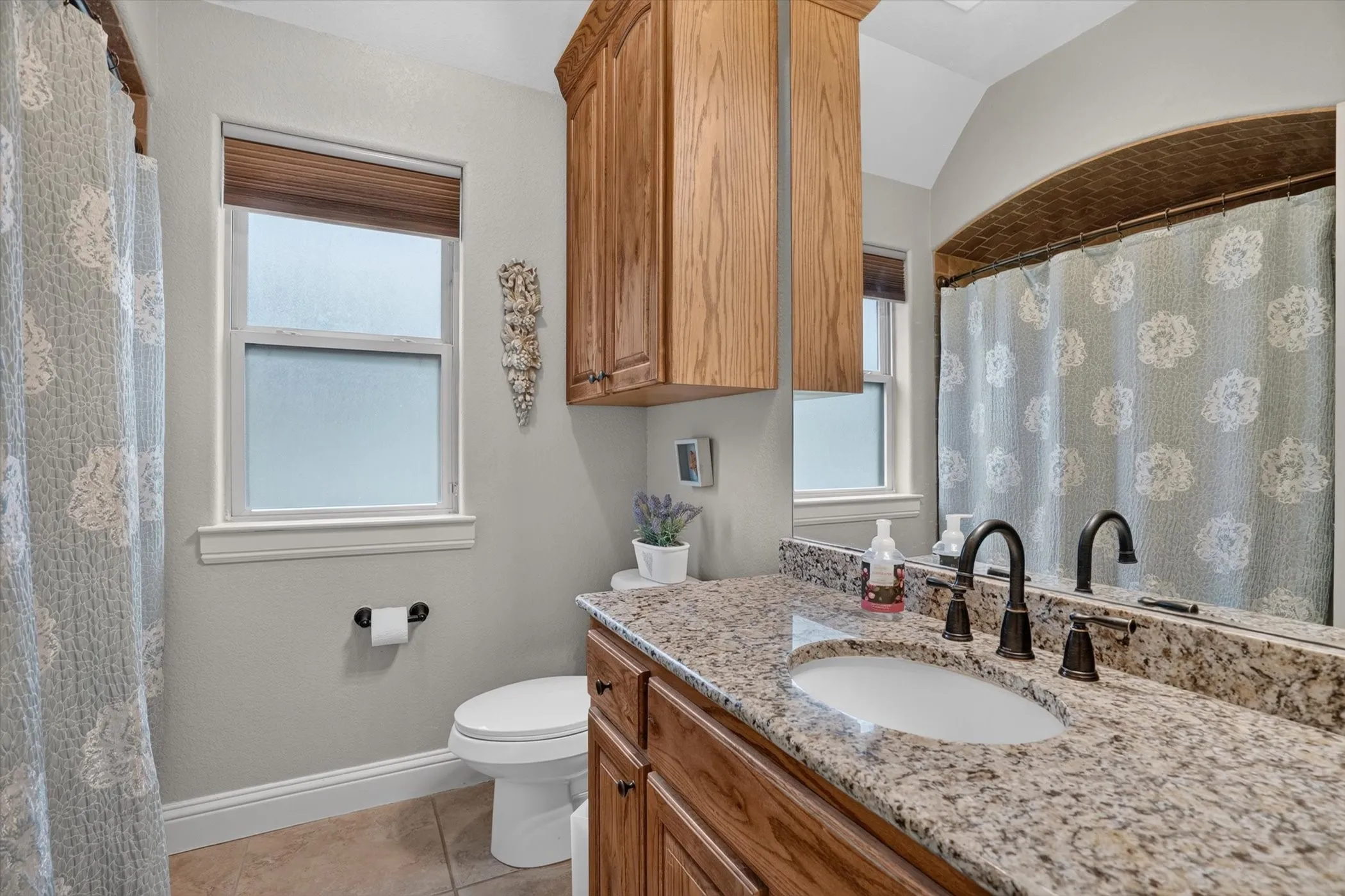 Single Family Residence For Sale in Hood County , 3545 Abes Landing Drive, Granbury, Texas 76049, 4 Bedroom, 3 Bathroom, 3 Garage spaces, 2,418 Sqft, built in 2012, mls#21335310, Real Estate Agent in Granbury, Homes For Sale in Hood county, Homes For Sale in Granbury, Realtor in Granbury Texas, Real Estate Brokerage Independent Realty Texas, Luminita Cordes Realtor