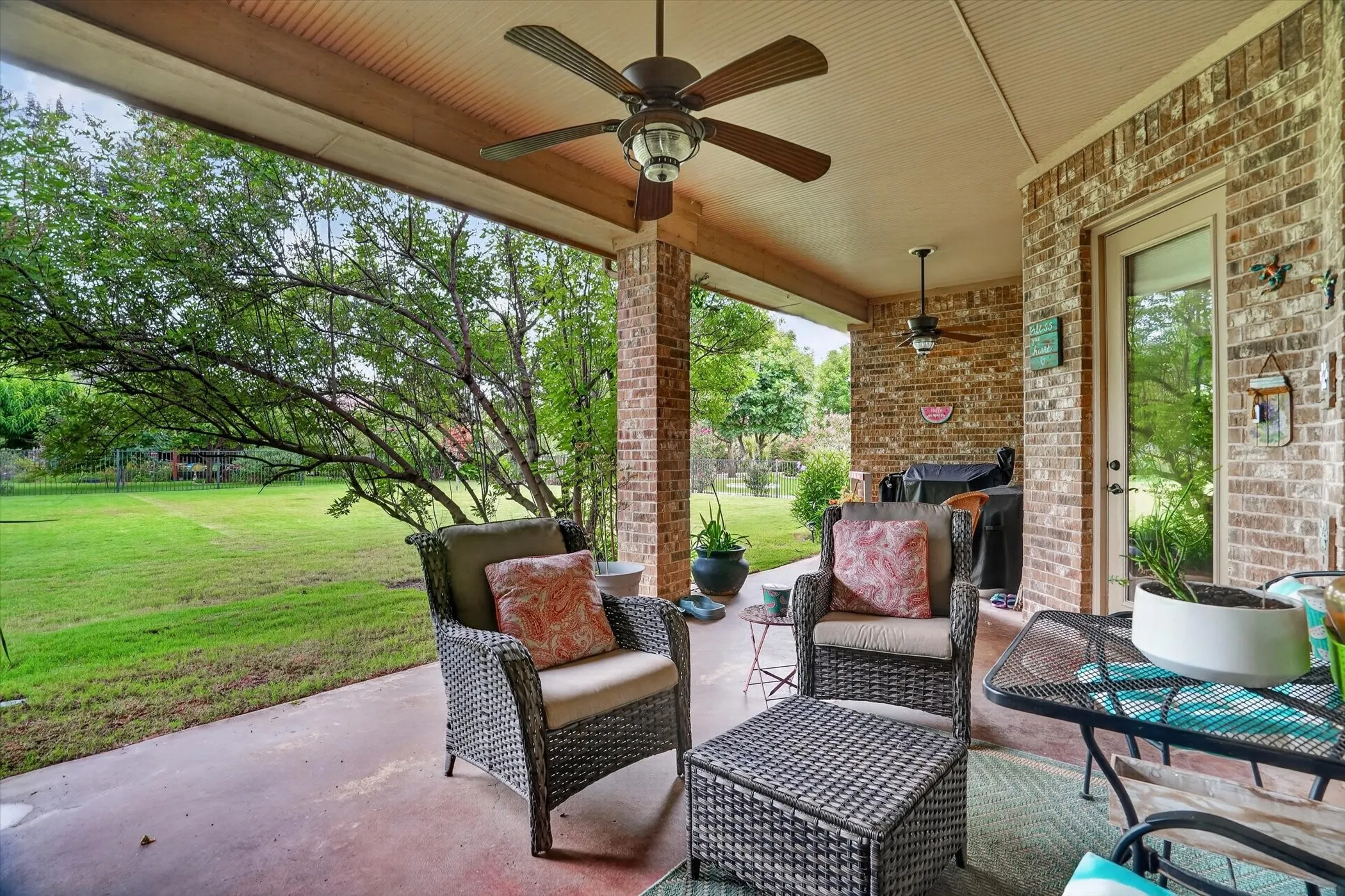 Single Family Residence For Sale in Hood County , 3545 Abes Landing Drive, Granbury, Texas 76049, 4 Bedroom, 3 Bathroom, 3 Garage spaces, 2,418 Sqft, built in 2012, mls#21335310, Real Estate Agent in Granbury, Homes For Sale in Hood county, Homes For Sale in Granbury, Realtor in Granbury Texas, Real Estate Brokerage Independent Realty Texas, Luminita Cordes Realtor