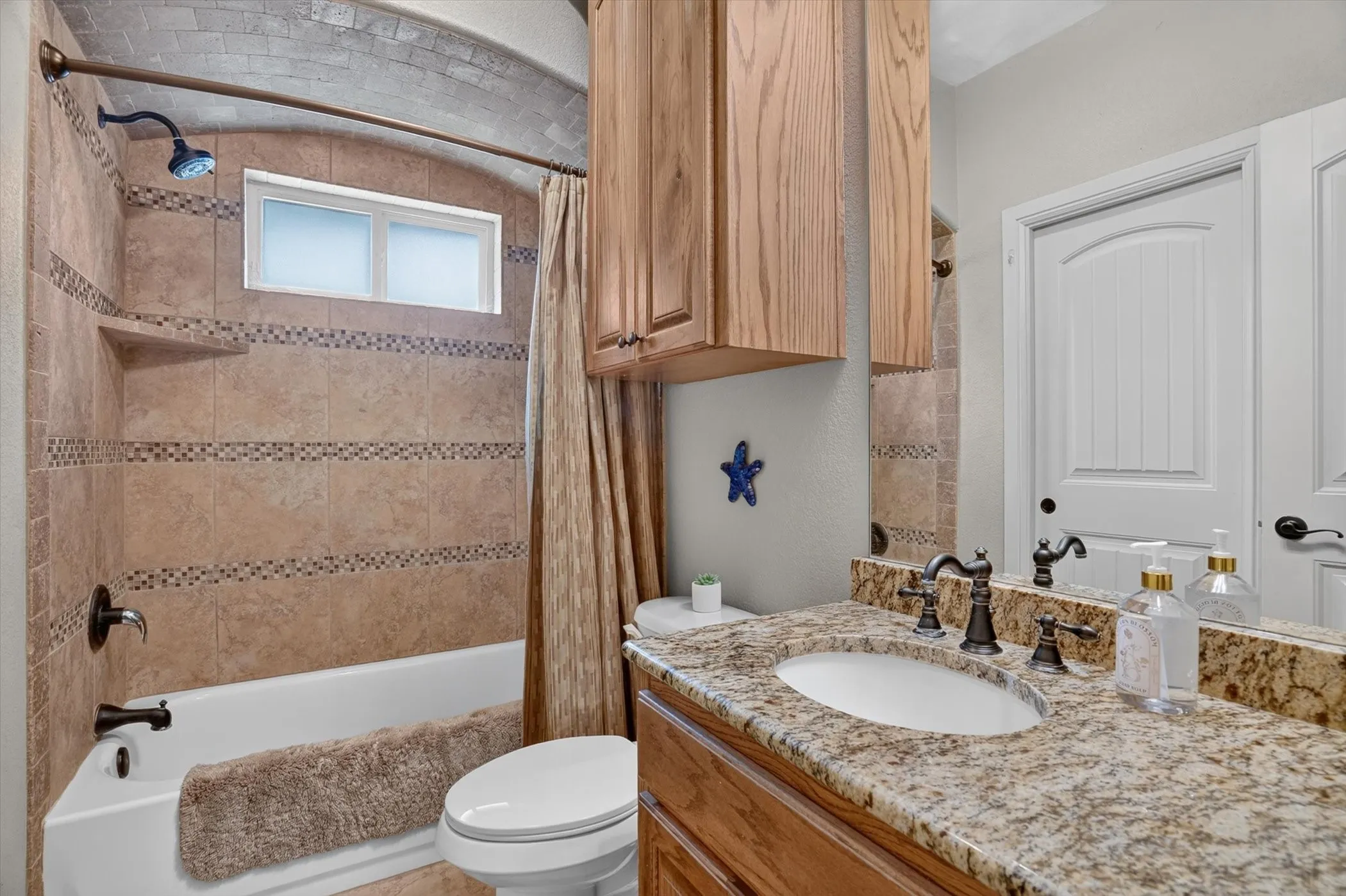 Single Family Residence For Sale in Hood County , 3545 Abes Landing Drive, Granbury, Texas 76049, 4 Bedroom, 3 Bathroom, 3 Garage spaces, 2,418 Sqft, built in 2012, mls#21335310, Real Estate Agent in Granbury, Homes For Sale in Hood county, Homes For Sale in Granbury, Realtor in Granbury Texas, Real Estate Brokerage Independent Realty Texas, Luminita Cordes Realtor