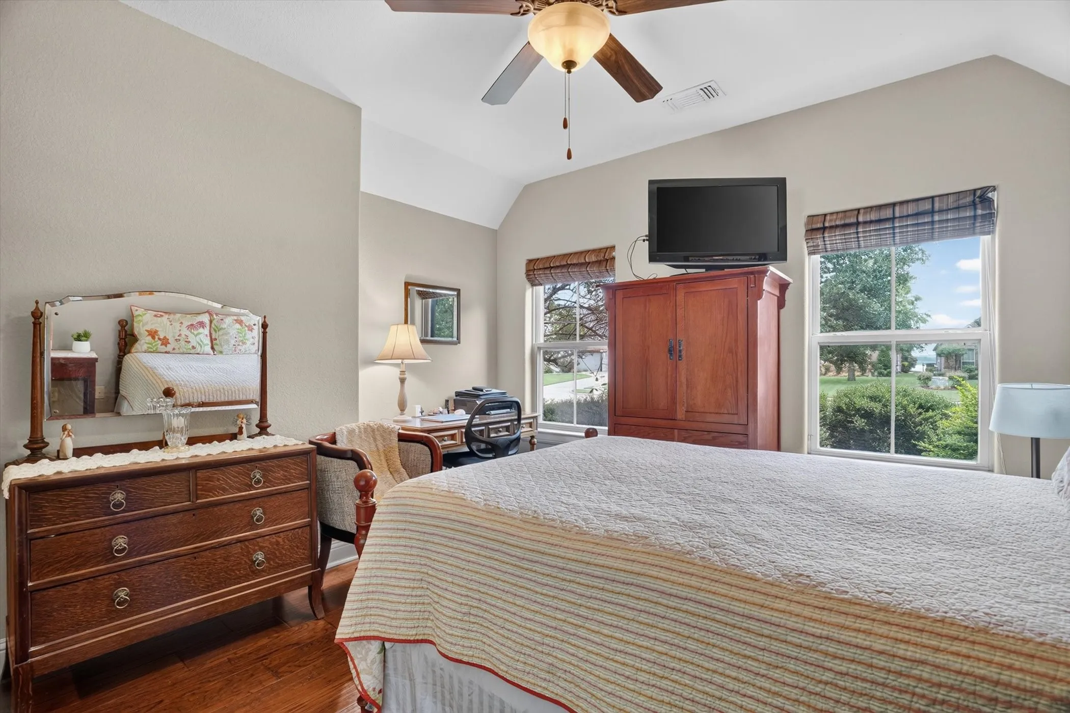 Single Family Residence For Sale in Hood County , 3545 Abes Landing Drive, Granbury, Texas 76049, 4 Bedroom, 3 Bathroom, 3 Garage spaces, 2,418 Sqft, built in 2012, mls#21335310, Real Estate Agent in Granbury, Homes For Sale in Hood county, Homes For Sale in Granbury, Realtor in Granbury Texas, Real Estate Brokerage Independent Realty Texas, Luminita Cordes Realtor