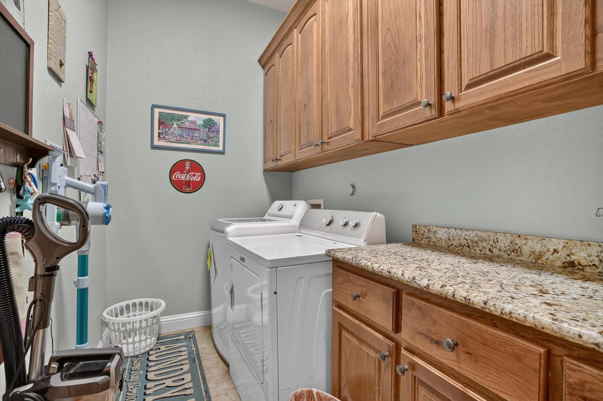Single Family Residence For Sale in Hood County , 3545 Abes Landing Drive, Granbury, Texas 76049, 4 Bedroom, 3 Bathroom, 3 Garage spaces, 2,418 Sqft, built in 2012, mls#21335310, Real Estate Agent in Granbury, Homes For Sale in Hood county, Homes For Sale in Granbury, Realtor in Granbury Texas, Real Estate Brokerage Independent Realty Texas, Luminita Cordes Realtor