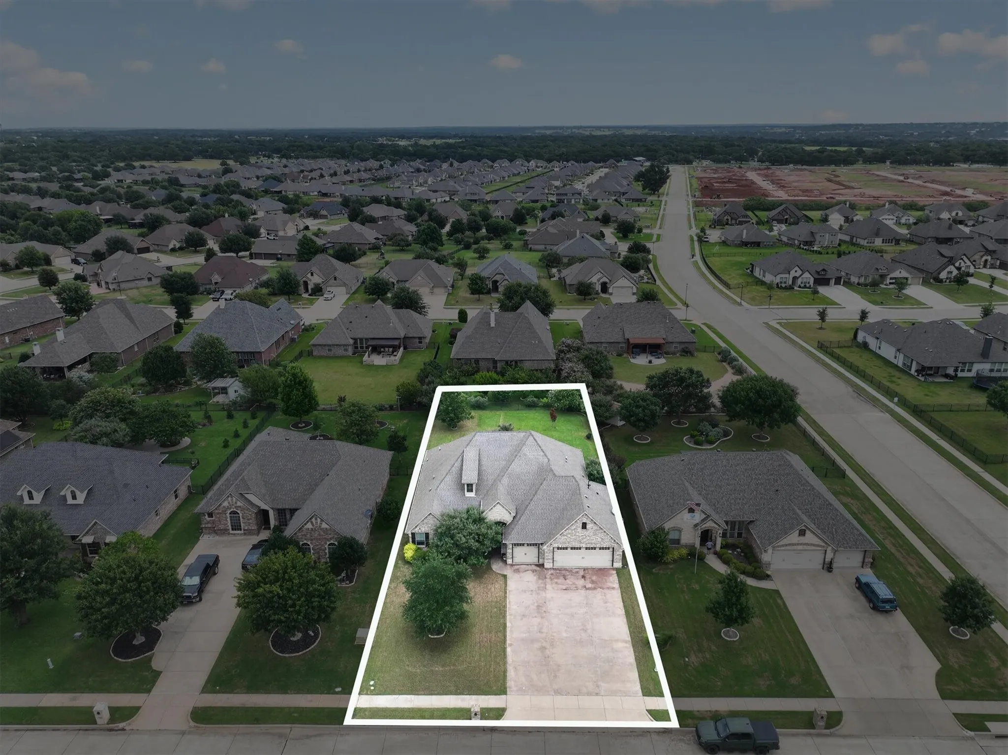 Single Family Residence For Sale in Hood County , 3545 Abes Landing Drive, Granbury, Texas 76049, 4 Bedroom, 3 Bathroom, 3 Garage spaces, 2,418 Sqft, built in 2012, mls#21335310, Real Estate Agent in Granbury, Homes For Sale in Hood county, Homes For Sale in Granbury, Realtor in Granbury Texas, Real Estate Brokerage Independent Realty Texas, Luminita Cordes Realtor