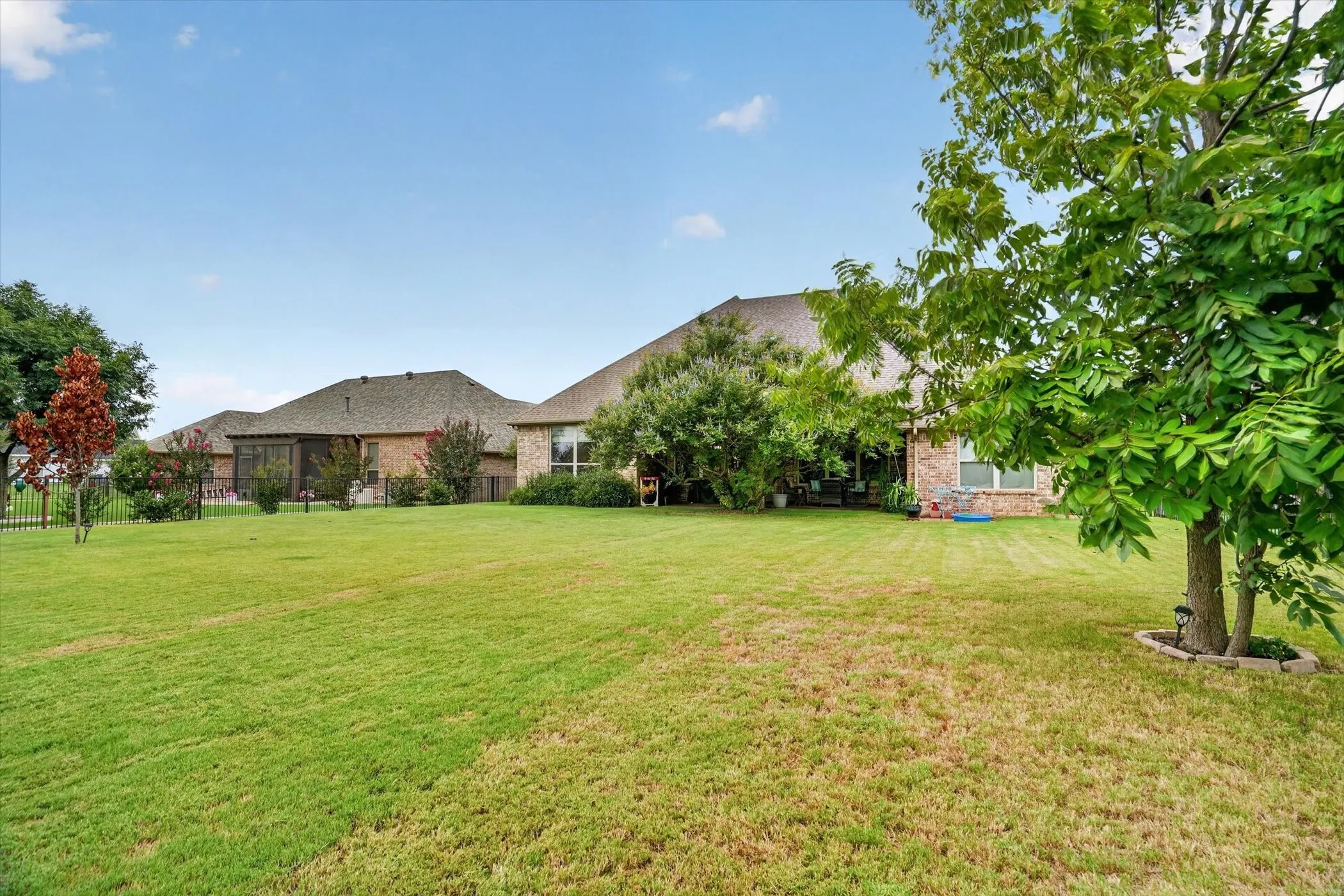 Single Family Residence For Sale in Hood County , 3545 Abes Landing Drive, Granbury, Texas 76049, 4 Bedroom, 3 Bathroom, 3 Garage spaces, 2,418 Sqft, built in 2012, mls#21335310, Real Estate Agent in Granbury, Homes For Sale in Hood county, Homes For Sale in Granbury, Realtor in Granbury Texas, Real Estate Brokerage Independent Realty Texas, Luminita Cordes Realtor