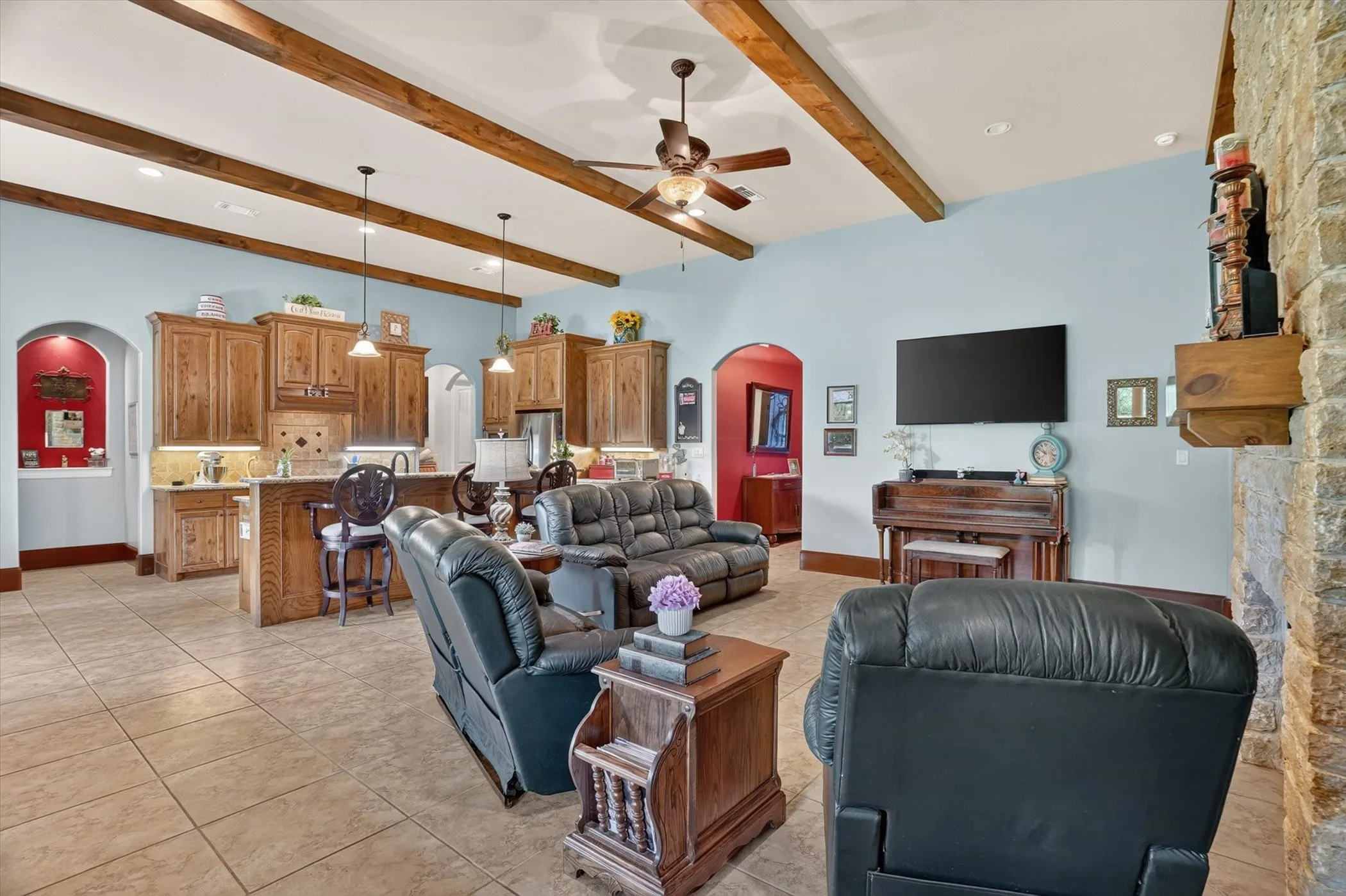 Single Family Residence For Sale in Hood County , 3545 Abes Landing Drive, Granbury, Texas 76049, 4 Bedroom, 3 Bathroom, 3 Garage spaces, 2,418 Sqft, built in 2012, mls#21335310, Real Estate Agent in Granbury, Homes For Sale in Hood county, Homes For Sale in Granbury, Realtor in Granbury Texas, Real Estate Brokerage Independent Realty Texas, Luminita Cordes Realtor