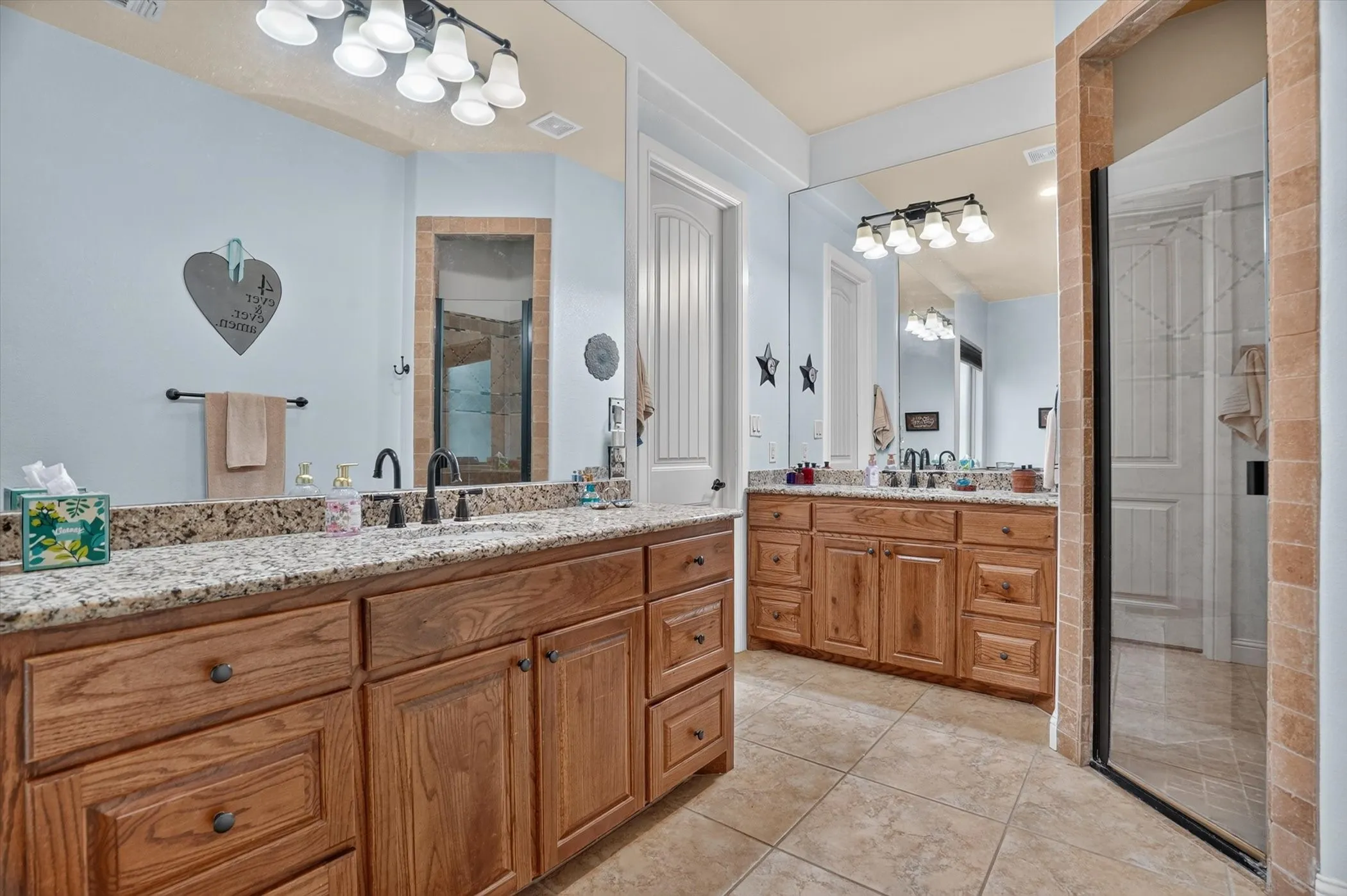 Single Family Residence For Sale in Hood County , 3545 Abes Landing Drive, Granbury, Texas 76049, 4 Bedroom, 3 Bathroom, 3 Garage spaces, 2,418 Sqft, built in 2012, mls#21335310, Real Estate Agent in Granbury, Homes For Sale in Hood county, Homes For Sale in Granbury, Realtor in Granbury Texas, Real Estate Brokerage Independent Realty Texas, Luminita Cordes Realtor