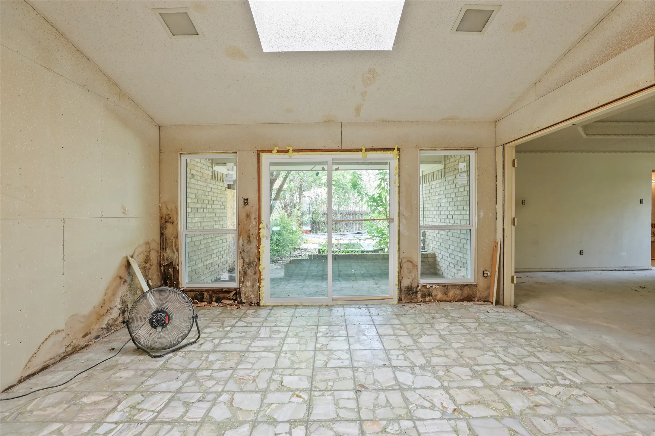 Single Family Residence For Sale in Dallas County , 9706 Trevor Drive, Dallas, Texas 75243, 3 Bedroom, 3 Bathroom, 2 Garage spaces, 2,744 Sqft, built in 1978, mls#21155664, Real Estate Agent in Dallas, Homes For Sale in Dallas county, Homes For Sale in Dallas, Realtor in Dallas Texas, Real Estate Brokerage Independent Realty Texas, Luminita Cordes Realtor