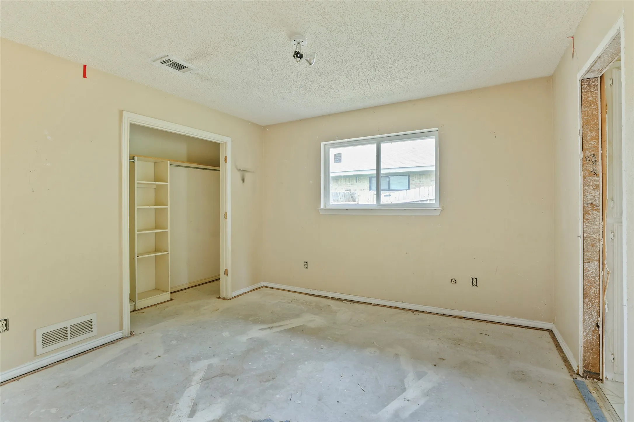 Single Family Residence For Sale in Dallas County , 9706 Trevor Drive, Dallas, Texas 75243, 3 Bedroom, 3 Bathroom, 2 Garage spaces, 2,744 Sqft, built in 1978, mls#21155664, Real Estate Agent in Dallas, Homes For Sale in Dallas county, Homes For Sale in Dallas, Realtor in Dallas Texas, Real Estate Brokerage Independent Realty Texas, Luminita Cordes Realtor