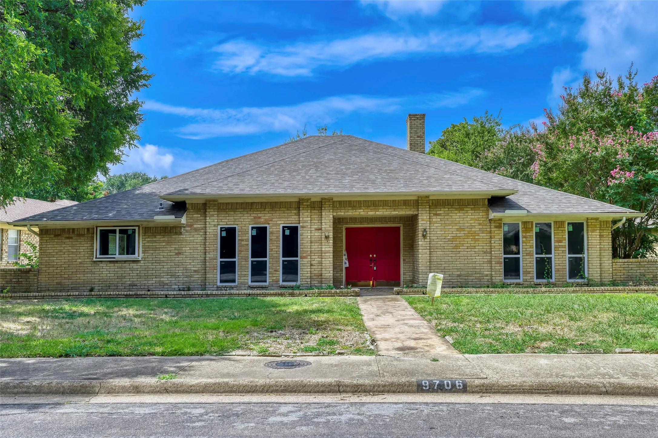 Single Family Residence For Sale in Dallas County , 9706 Trevor Drive, Dallas, Texas 75243, 3 Bedroom, 3 Bathroom, 2 Garage spaces, 2,744 Sqft, built in 1978, mls#21155664, Real Estate Agent in Dallas, Homes For Sale in Dallas county, Homes For Sale in Dallas, Realtor in Dallas Texas, Real Estate Brokerage Independent Realty Texas, Luminita Cordes Realtor
