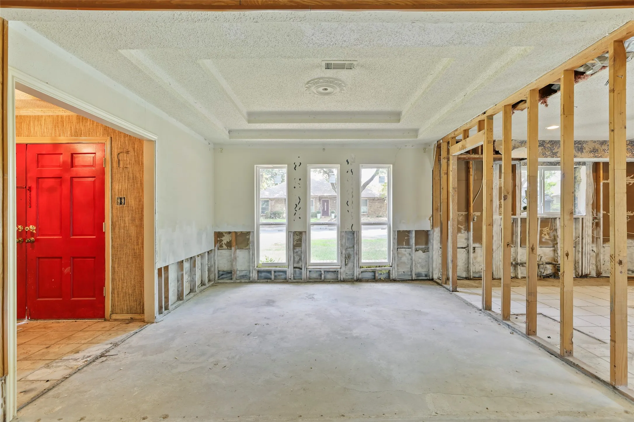Single Family Residence For Sale in Dallas County , 9706 Trevor Drive, Dallas, Texas 75243, 3 Bedroom, 3 Bathroom, 2 Garage spaces, 2,744 Sqft, built in 1978, mls#21155664, Real Estate Agent in Dallas, Homes For Sale in Dallas county, Homes For Sale in Dallas, Realtor in Dallas Texas, Real Estate Brokerage Independent Realty Texas, Luminita Cordes Realtor