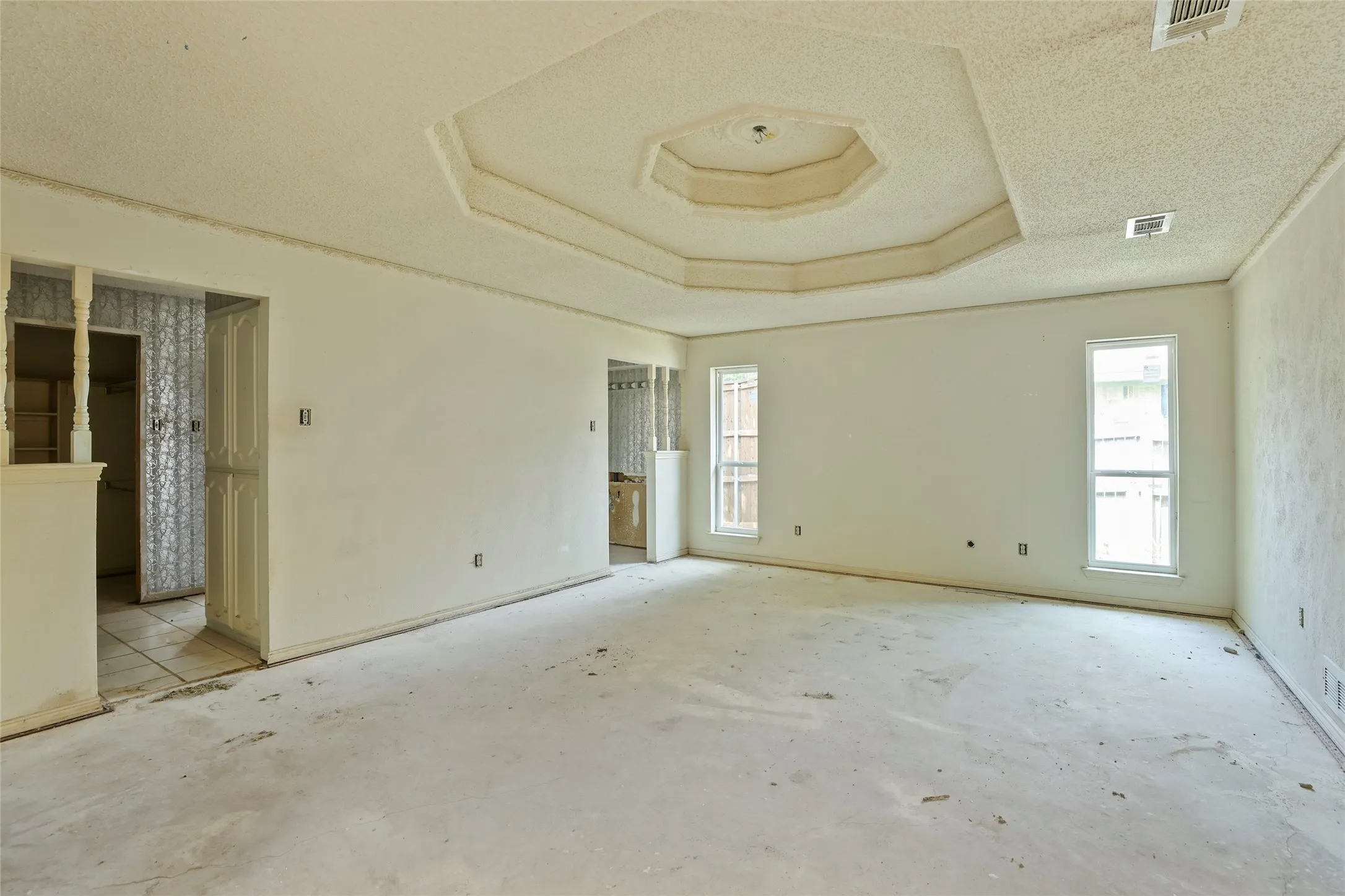 Single Family Residence For Sale in Dallas County , 9706 Trevor Drive, Dallas, Texas 75243, 3 Bedroom, 3 Bathroom, 2 Garage spaces, 2,744 Sqft, built in 1978, mls#21155664, Real Estate Agent in Dallas, Homes For Sale in Dallas county, Homes For Sale in Dallas, Realtor in Dallas Texas, Real Estate Brokerage Independent Realty Texas, Luminita Cordes Realtor