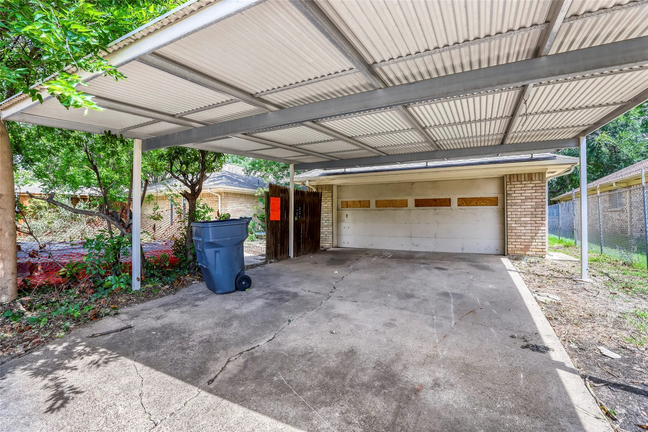 Single Family Residence For Sale in Dallas County , 9706 Trevor Drive, Dallas, Texas 75243, 3 Bedroom, 3 Bathroom, 2 Garage spaces, 2,744 Sqft, built in 1978, mls#21155664, Real Estate Agent in Dallas, Homes For Sale in Dallas county, Homes For Sale in Dallas, Realtor in Dallas Texas, Real Estate Brokerage Independent Realty Texas, Luminita Cordes Realtor