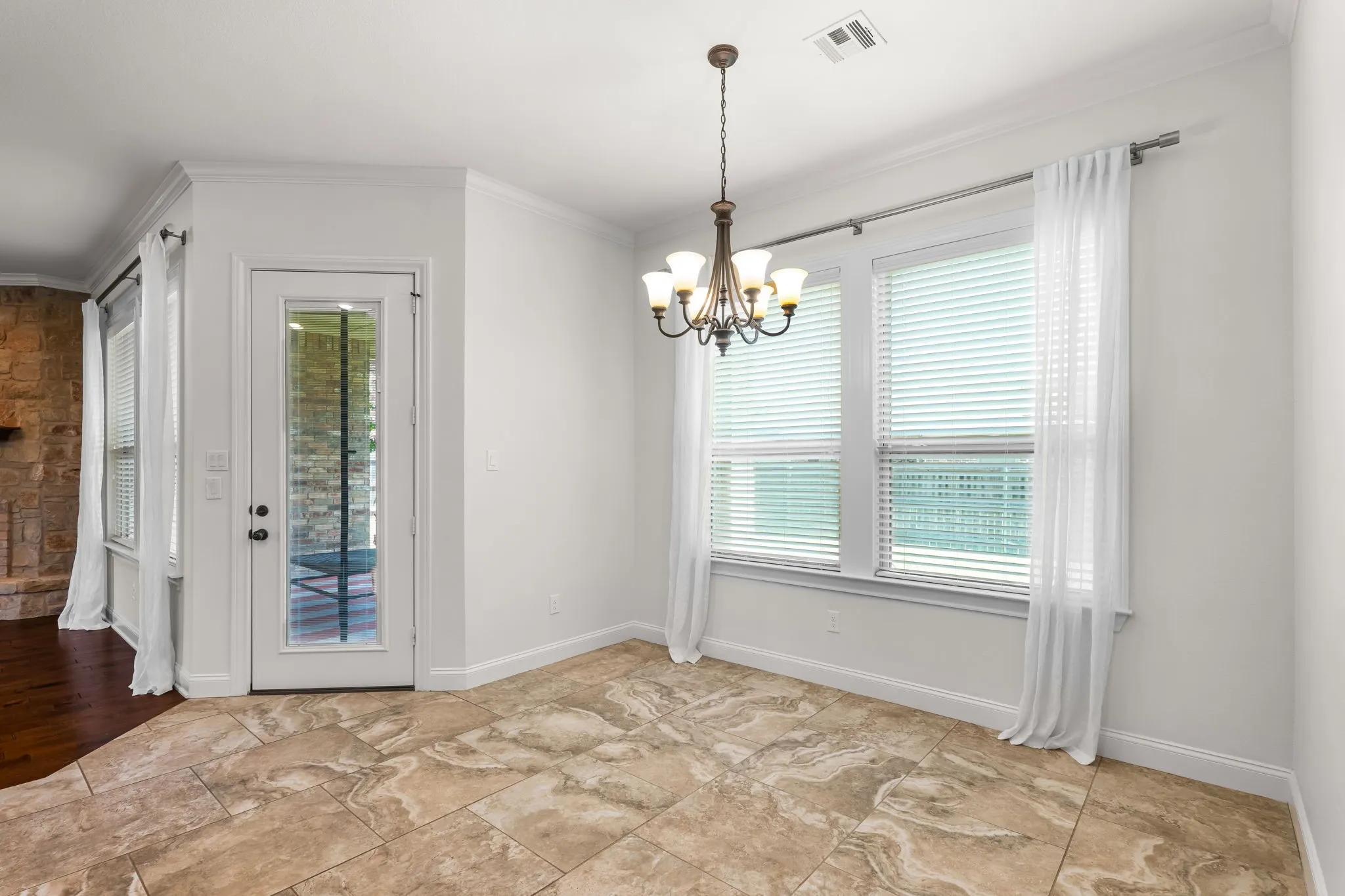 Single Family Residence For Sale in Mc Lennan County , 2304 Augustine, Waco, Texas 76712, 4 Bedrooms, 3 Bathrooms, 2 Garage spaces, 2,230 Sqft, built in 2014, Price $449,000, mls#21326833, Real Estate Agent in Waco, Homes For Sale in Mc Lennan county, Homes For Sale in Waco, Realtor in Waco Texas, Real Estate Brokerage Independent Realty Texas, Luminita Cordes Realtor