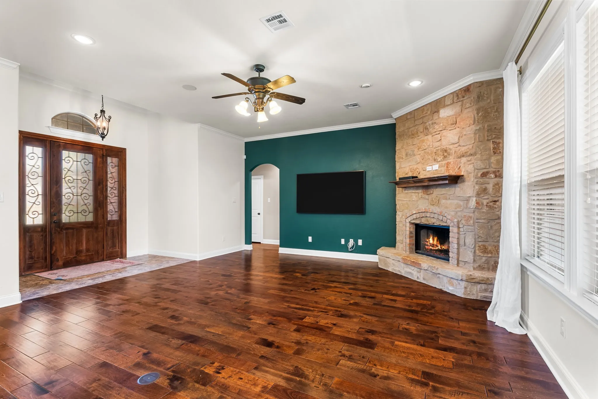 Single Family Residence For Sale in Mc Lennan County , 2304 Augustine, Waco, Texas 76712, 4 Bedrooms, 3 Bathrooms, 2 Garage spaces, 2,230 Sqft, built in 2014, Price $449,000, mls#21326833, Real Estate Agent in Waco, Homes For Sale in Mc Lennan county, Homes For Sale in Waco, Realtor in Waco Texas, Real Estate Brokerage Independent Realty Texas, Luminita Cordes Realtor