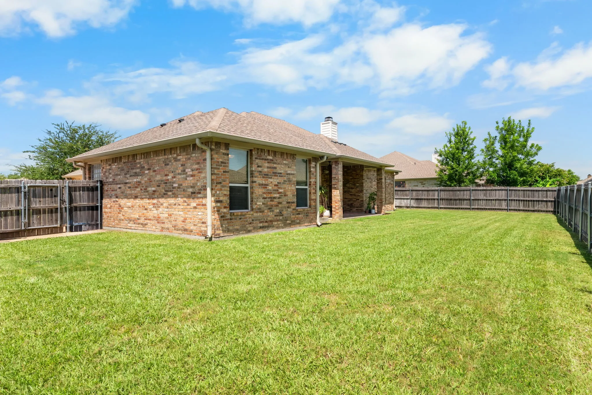 Single Family Residence For Sale in Mc Lennan County , 2304 Augustine, Waco, Texas 76712, 4 Bedrooms, 3 Bathrooms, 2 Garage spaces, 2,230 Sqft, built in 2014, Price $449,000, mls#21326833, Real Estate Agent in Waco, Homes For Sale in Mc Lennan county, Homes For Sale in Waco, Realtor in Waco Texas, Real Estate Brokerage Independent Realty Texas, Luminita Cordes Realtor