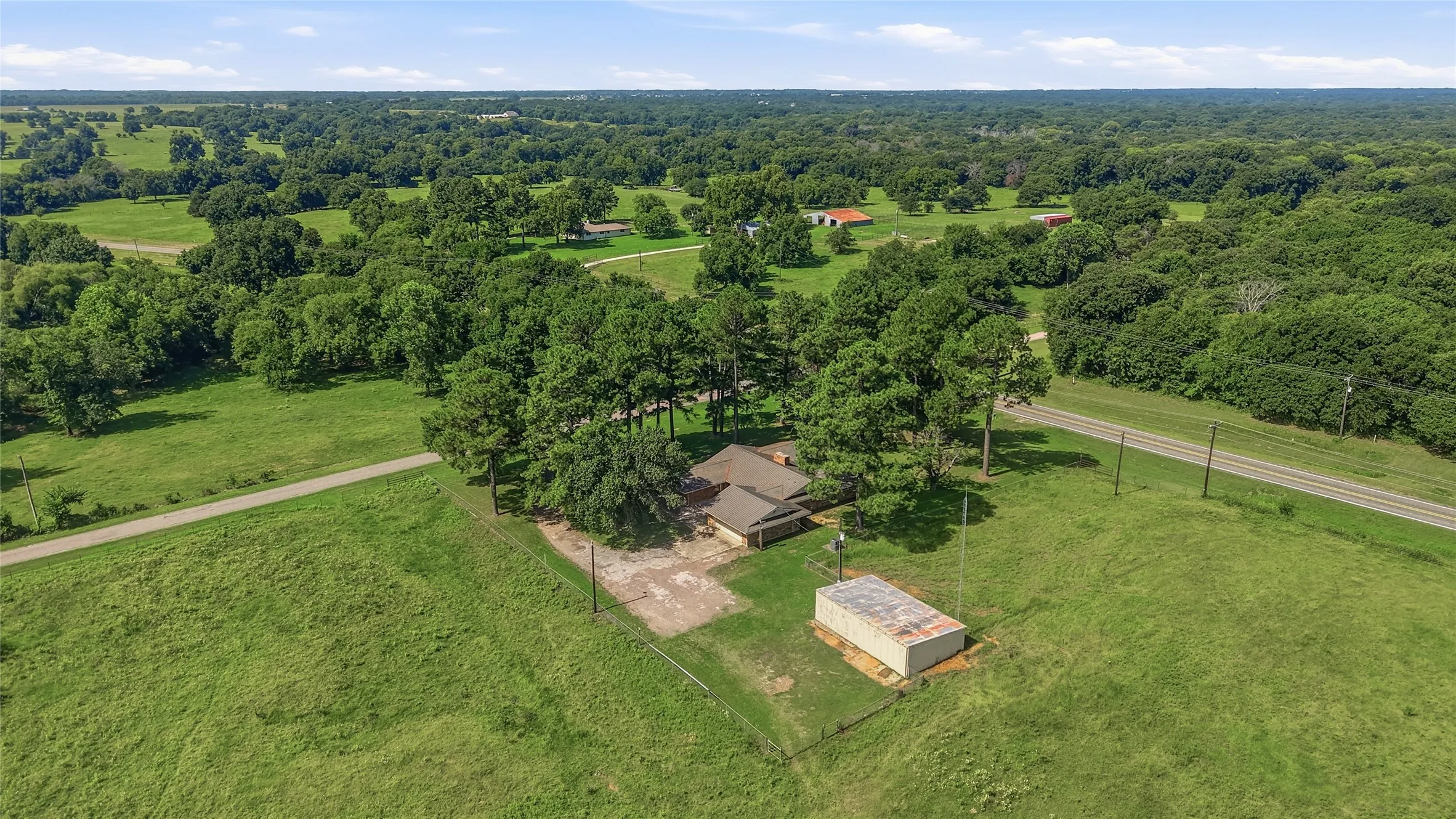 Single Family Residence For Sale in Grayson County , 11138 Fm 901, Sadler, Texas 76264, 3 Bedrooms, 3 Bathrooms, 2 Garage spaces, 2,211 Sqft, built in 1968, Price $399,999, mls#21337186, Real Estate Agent in Sadler, Homes For Sale in Grayson county, Homes For Sale in Sadler, Realtor in Sadler Texas, Real Estate Brokerage Independent Realty Texas, Luminita Cordes Realtor
