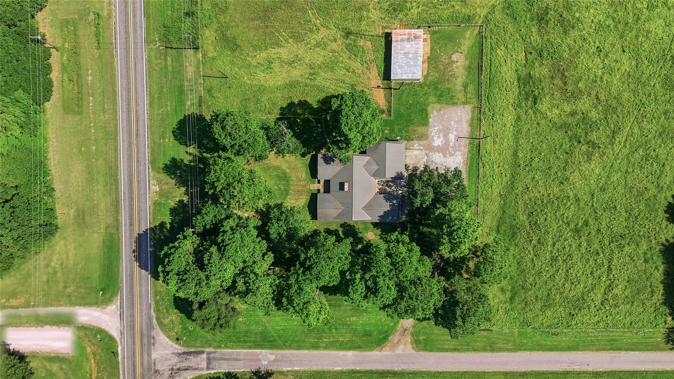 Single Family Residence For Sale in Grayson County , 11138 Fm 901, Sadler, Texas 76264, 3 Bedrooms, 3 Bathrooms, 2 Garage spaces, 2,211 Sqft, built in 1968, Price $399,999, mls#21337186, Real Estate Agent in Sadler, Homes For Sale in Grayson county, Homes For Sale in Sadler, Realtor in Sadler Texas, Real Estate Brokerage Independent Realty Texas, Luminita Cordes Realtor