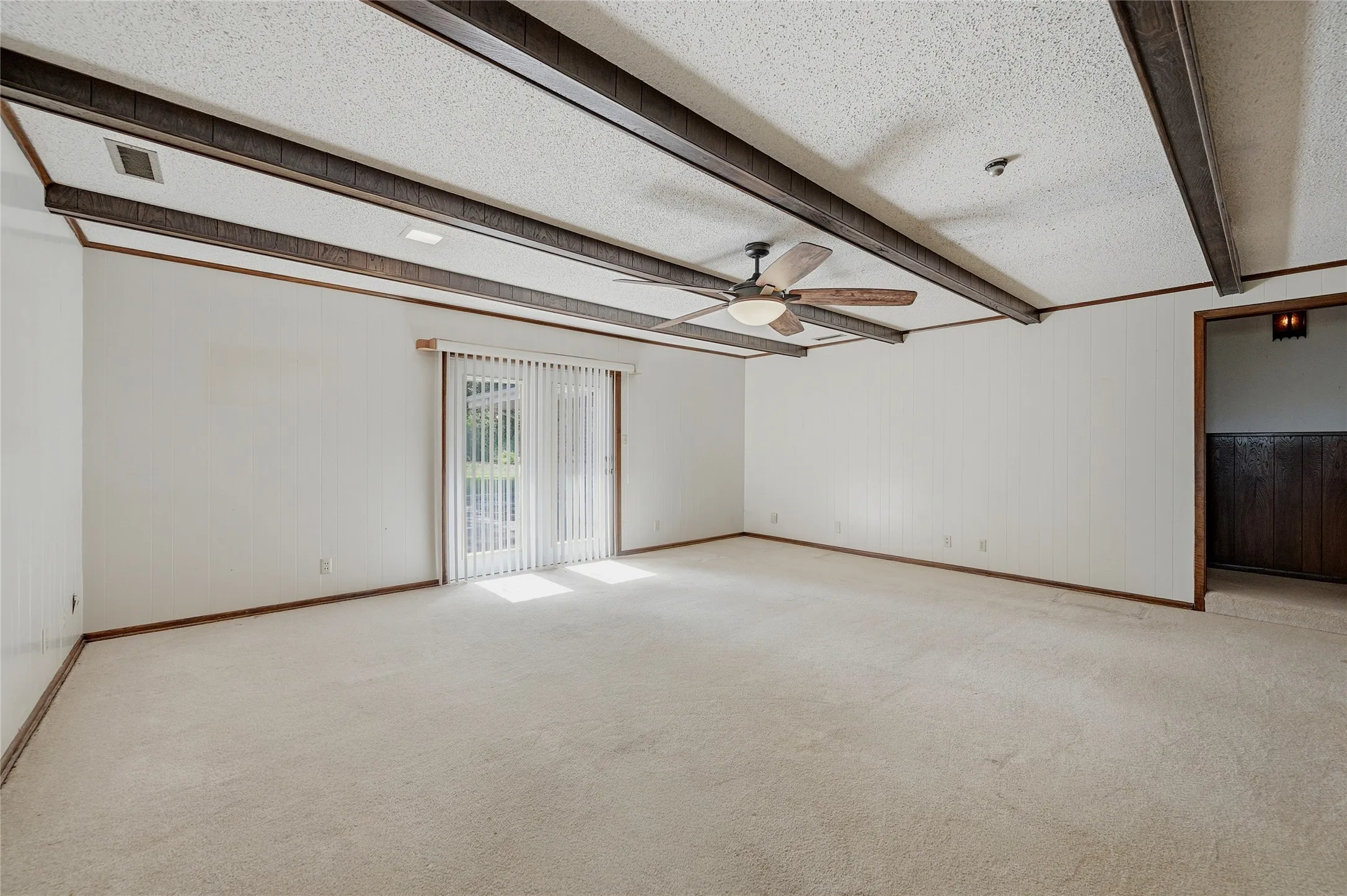 Single Family Residence For Sale in Grayson County , 11138 Fm 901, Sadler, Texas 76264, 3 Bedrooms, 3 Bathrooms, 2 Garage spaces, 2,211 Sqft, built in 1968, Price $399,999, mls#21337186, Real Estate Agent in Sadler, Homes For Sale in Grayson county, Homes For Sale in Sadler, Realtor in Sadler Texas, Real Estate Brokerage Independent Realty Texas, Luminita Cordes Realtor