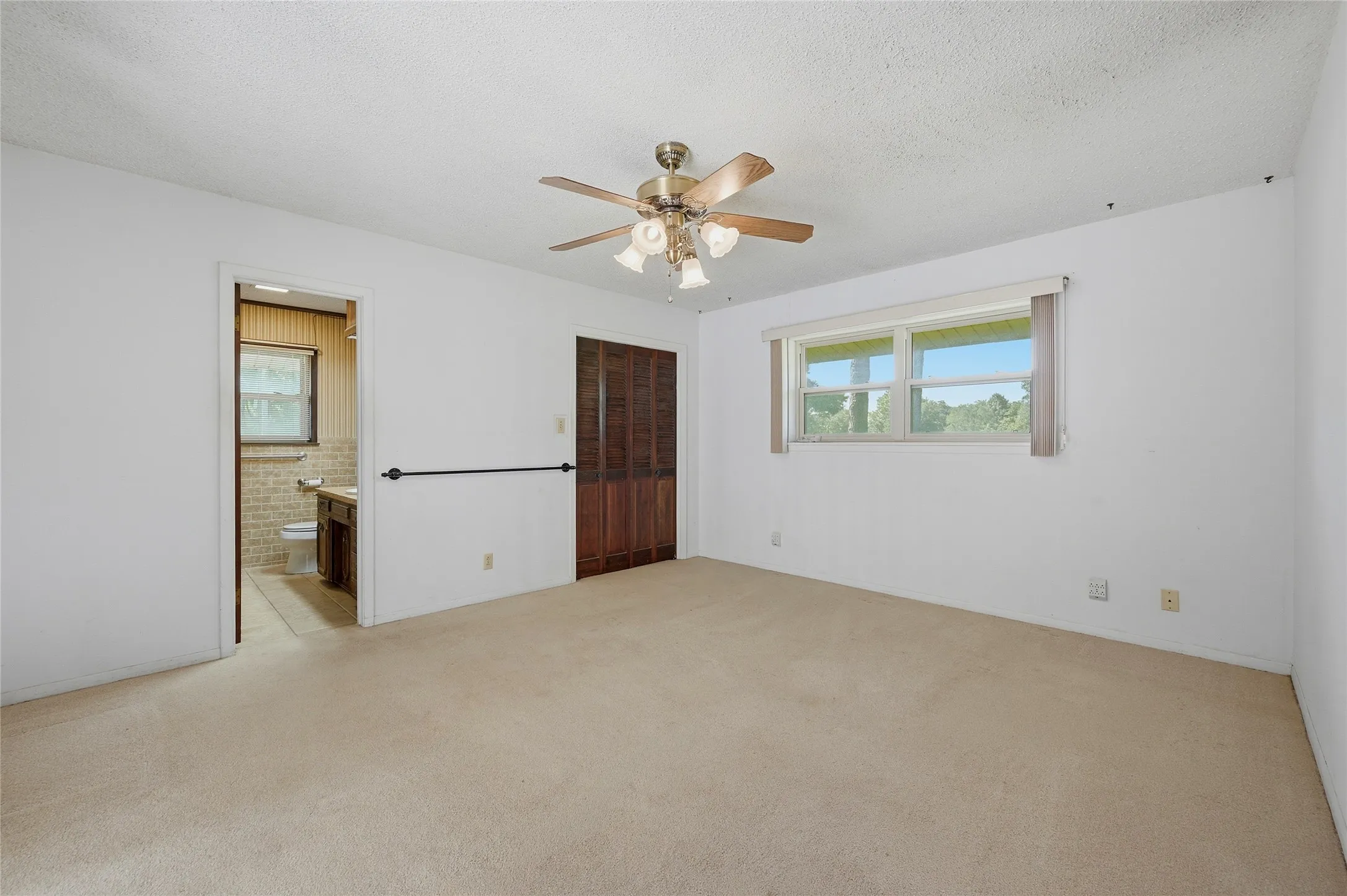 Single Family Residence For Sale in Grayson County , 11138 Fm 901, Sadler, Texas 76264, 3 Bedrooms, 3 Bathrooms, 2 Garage spaces, 2,211 Sqft, built in 1968, Price $399,999, mls#21337186, Real Estate Agent in Sadler, Homes For Sale in Grayson county, Homes For Sale in Sadler, Realtor in Sadler Texas, Real Estate Brokerage Independent Realty Texas, Luminita Cordes Realtor
