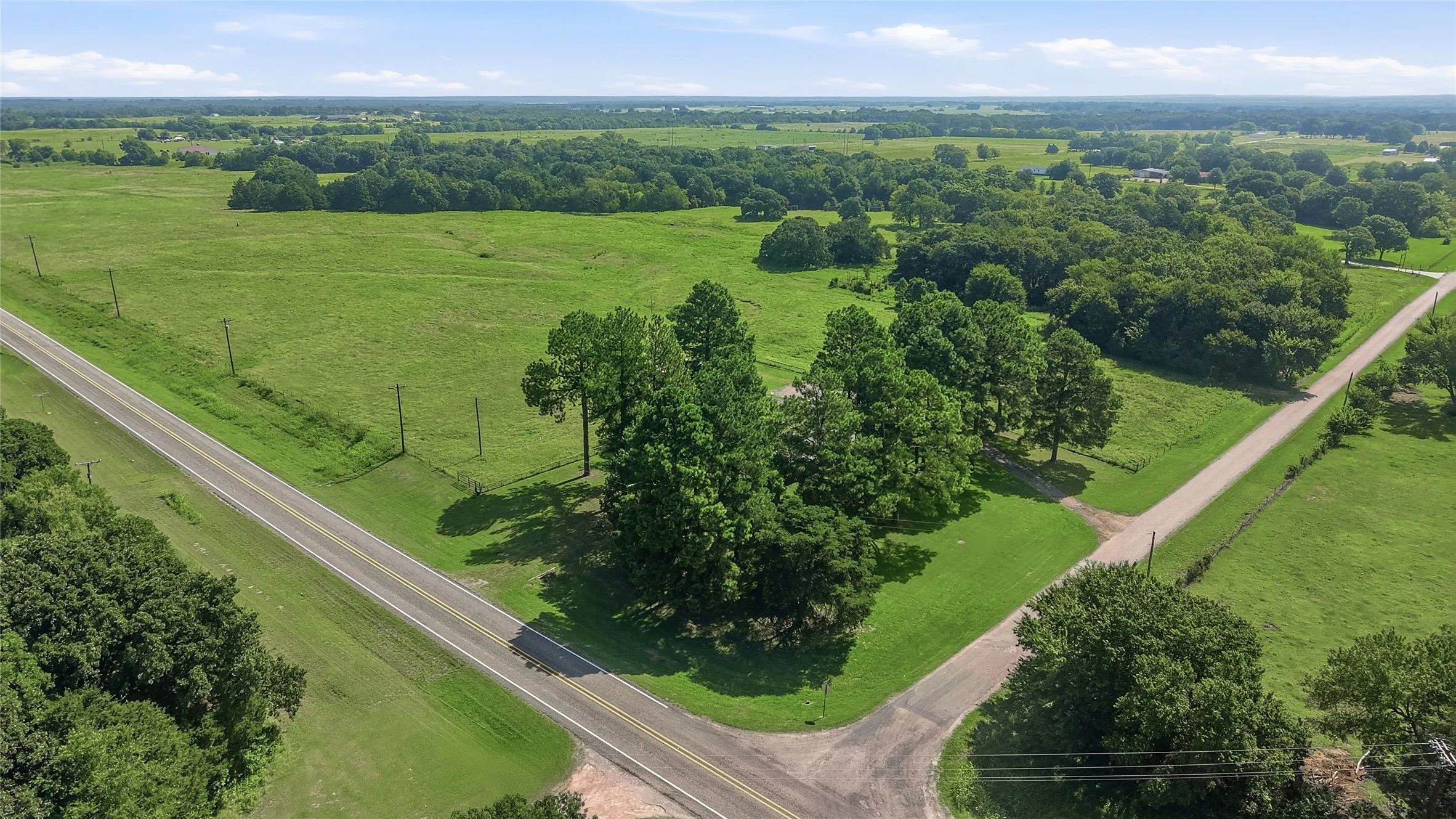 Single Family Residence For Sale in Grayson County , 11138 Fm 901, Sadler, Texas 76264, 3 Bedrooms, 3 Bathrooms, 2 Garage spaces, 2,211 Sqft, built in 1968, Price $399,999, mls#21337186, Real Estate Agent in Sadler, Homes For Sale in Grayson county, Homes For Sale in Sadler, Realtor in Sadler Texas, Real Estate Brokerage Independent Realty Texas, Luminita Cordes Realtor