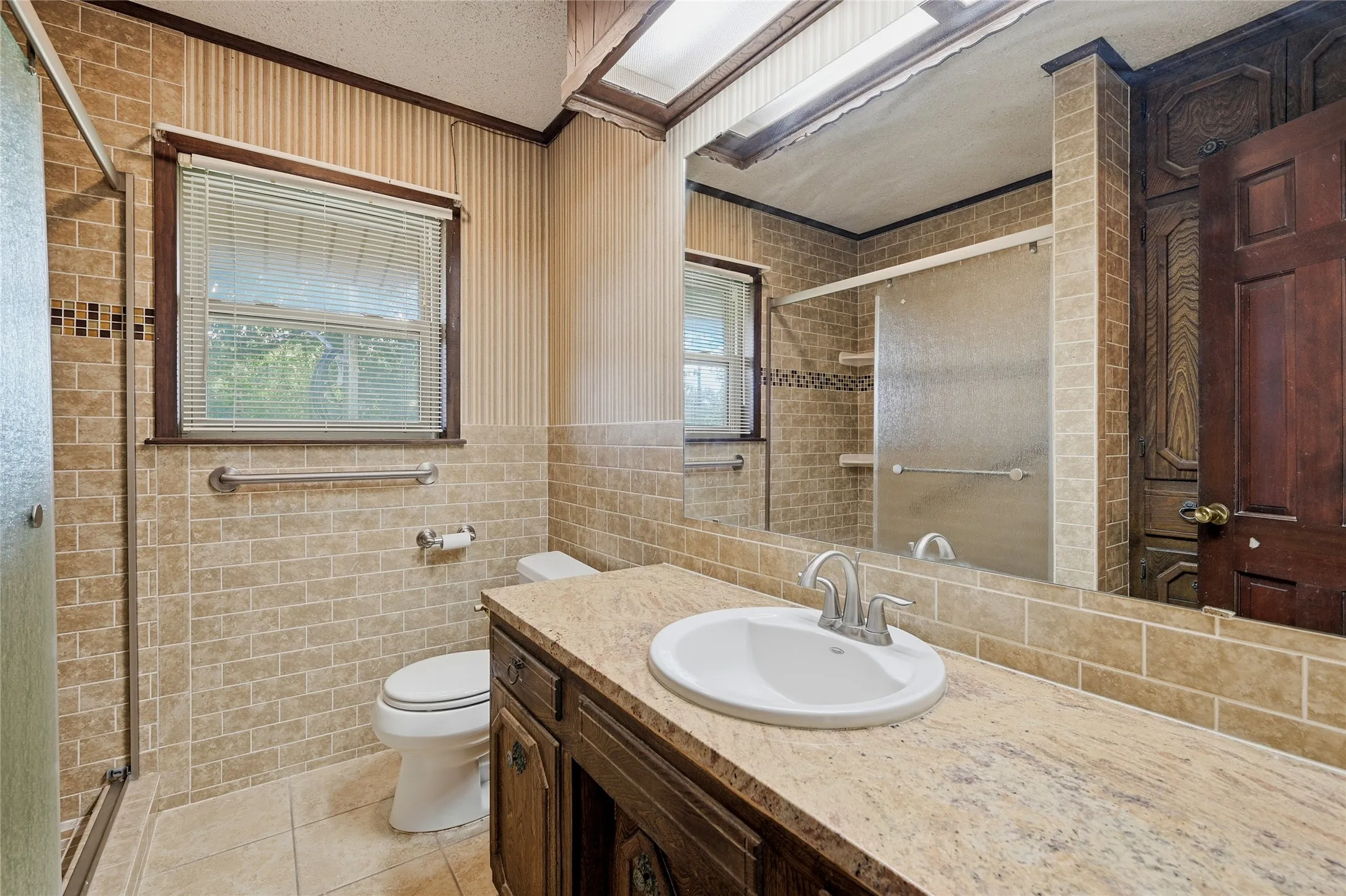 Single Family Residence For Sale in Grayson County , 11138 Fm 901, Sadler, Texas 76264, 3 Bedrooms, 3 Bathrooms, 2 Garage spaces, 2,211 Sqft, built in 1968, Price $399,999, mls#21337186, Real Estate Agent in Sadler, Homes For Sale in Grayson county, Homes For Sale in Sadler, Realtor in Sadler Texas, Real Estate Brokerage Independent Realty Texas, Luminita Cordes Realtor