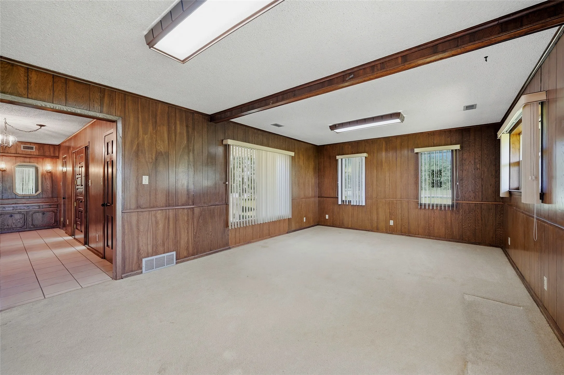 Single Family Residence For Sale in Grayson County , 11138 Fm 901, Sadler, Texas 76264, 3 Bedrooms, 3 Bathrooms, 2 Garage spaces, 2,211 Sqft, built in 1968, Price $399,999, mls#21337186, Real Estate Agent in Sadler, Homes For Sale in Grayson county, Homes For Sale in Sadler, Realtor in Sadler Texas, Real Estate Brokerage Independent Realty Texas, Luminita Cordes Realtor