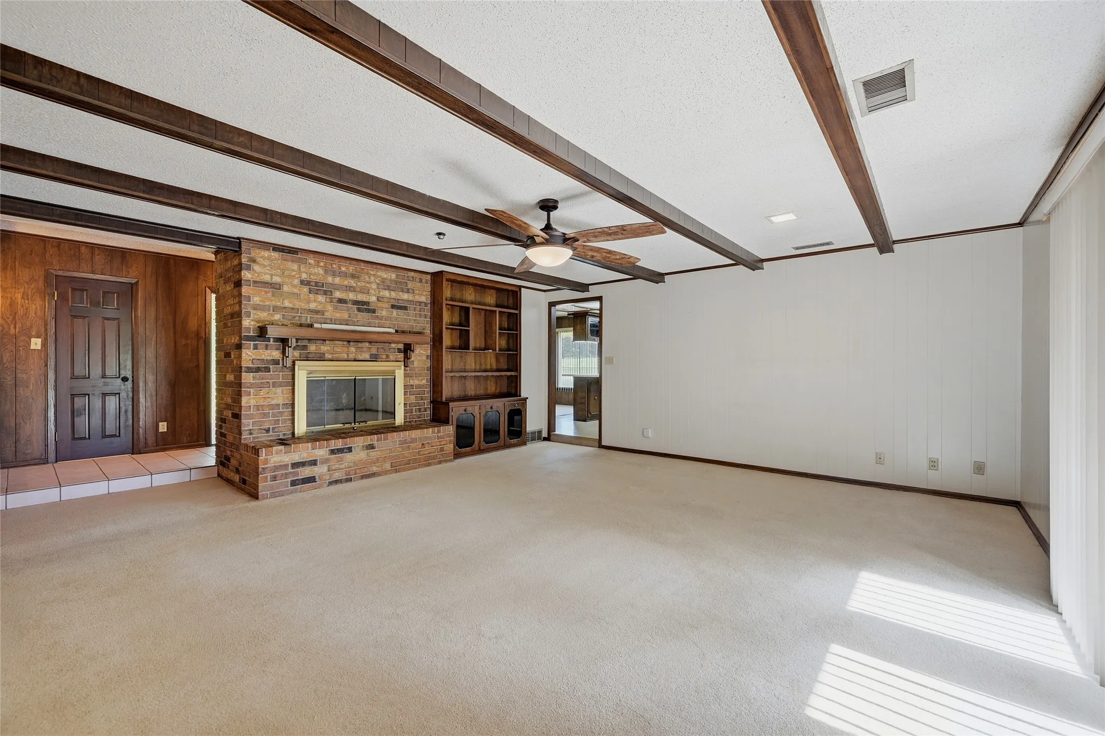 Single Family Residence For Sale in Grayson County , 11138 Fm 901, Sadler, Texas 76264, 3 Bedrooms, 3 Bathrooms, 2 Garage spaces, 2,211 Sqft, built in 1968, Price $399,999, mls#21337186, Real Estate Agent in Sadler, Homes For Sale in Grayson county, Homes For Sale in Sadler, Realtor in Sadler Texas, Real Estate Brokerage Independent Realty Texas, Luminita Cordes Realtor
