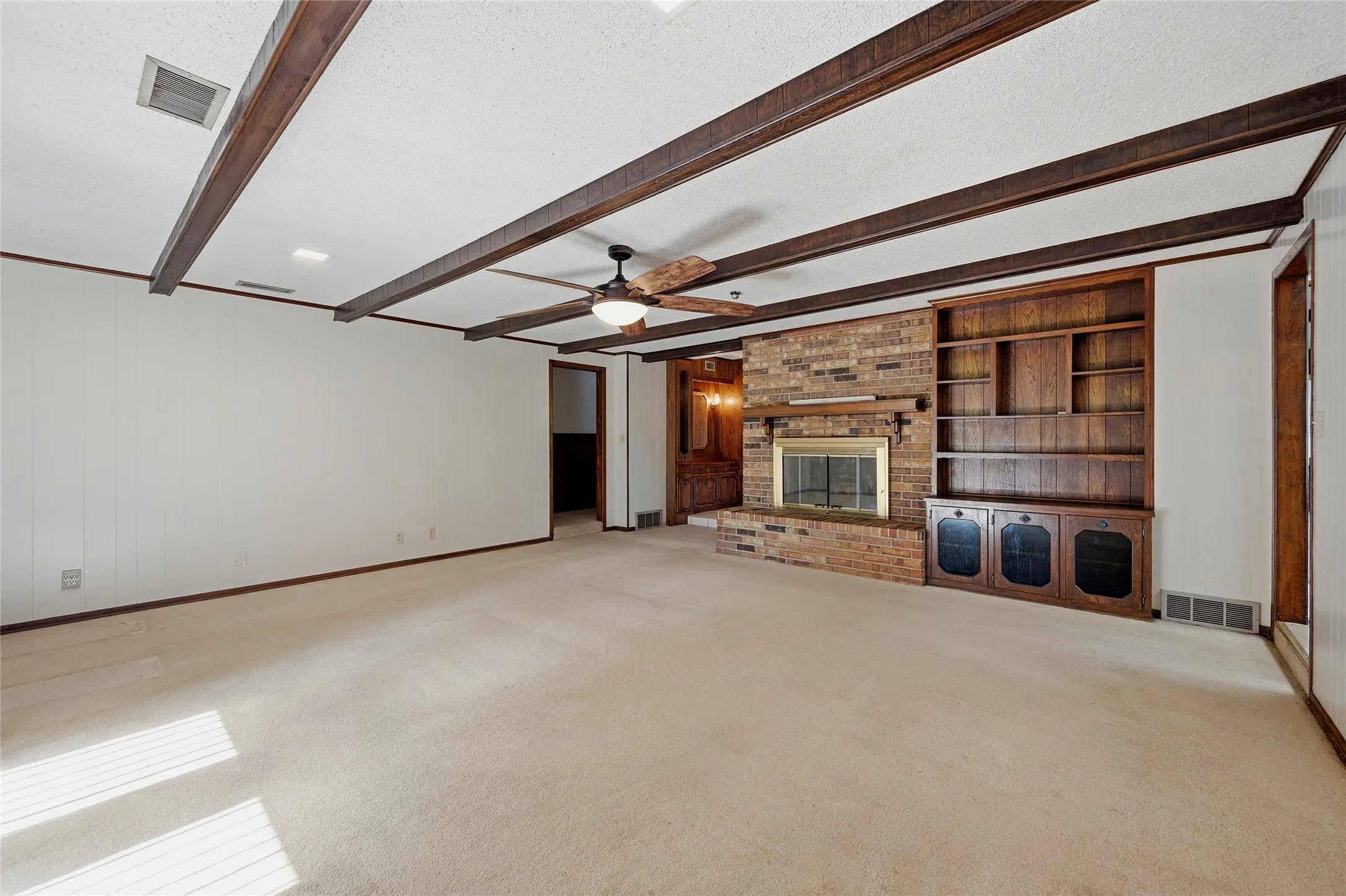 Single Family Residence For Sale in Grayson County , 11138 Fm 901, Sadler, Texas 76264, 3 Bedrooms, 3 Bathrooms, 2 Garage spaces, 2,211 Sqft, built in 1968, Price $399,999, mls#21337186, Real Estate Agent in Sadler, Homes For Sale in Grayson county, Homes For Sale in Sadler, Realtor in Sadler Texas, Real Estate Brokerage Independent Realty Texas, Luminita Cordes Realtor