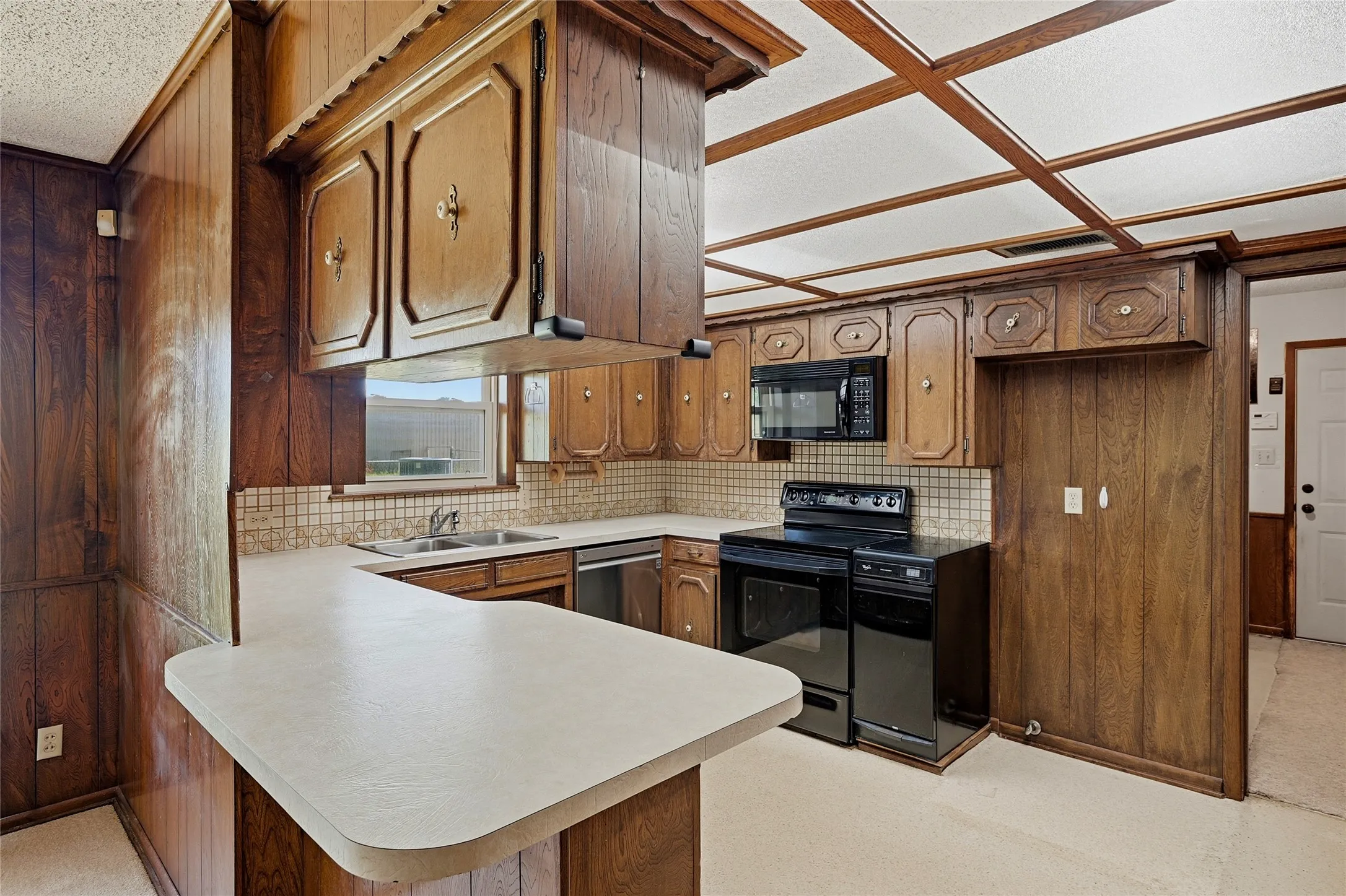 Single Family Residence For Sale in Grayson County , 11138 Fm 901, Sadler, Texas 76264, 3 Bedrooms, 3 Bathrooms, 2 Garage spaces, 2,211 Sqft, built in 1968, Price $399,999, mls#21337186, Real Estate Agent in Sadler, Homes For Sale in Grayson county, Homes For Sale in Sadler, Realtor in Sadler Texas, Real Estate Brokerage Independent Realty Texas, Luminita Cordes Realtor