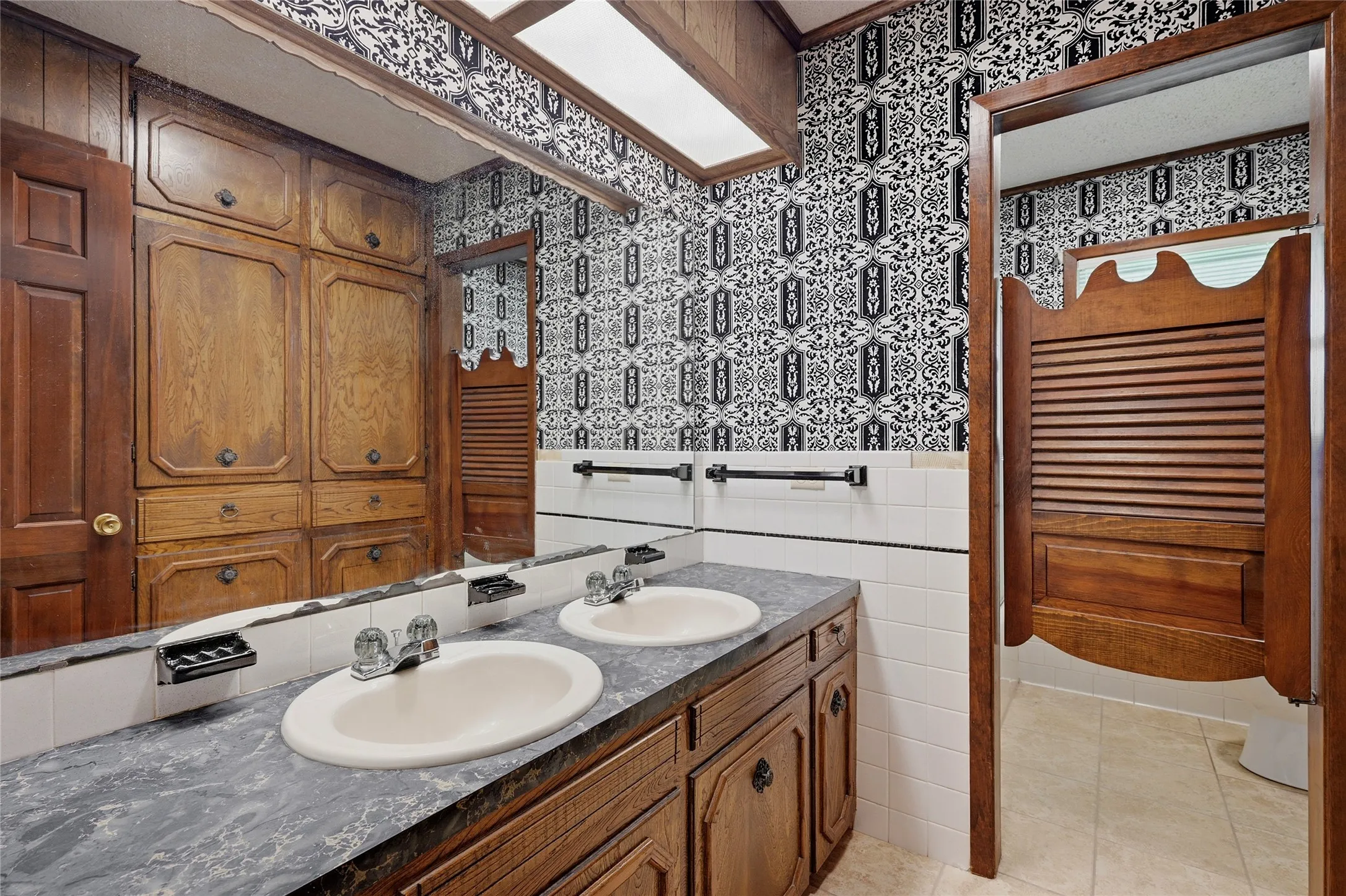 Single Family Residence For Sale in Grayson County , 11138 Fm 901, Sadler, Texas 76264, 3 Bedrooms, 3 Bathrooms, 2 Garage spaces, 2,211 Sqft, built in 1968, Price $399,999, mls#21337186, Real Estate Agent in Sadler, Homes For Sale in Grayson county, Homes For Sale in Sadler, Realtor in Sadler Texas, Real Estate Brokerage Independent Realty Texas, Luminita Cordes Realtor