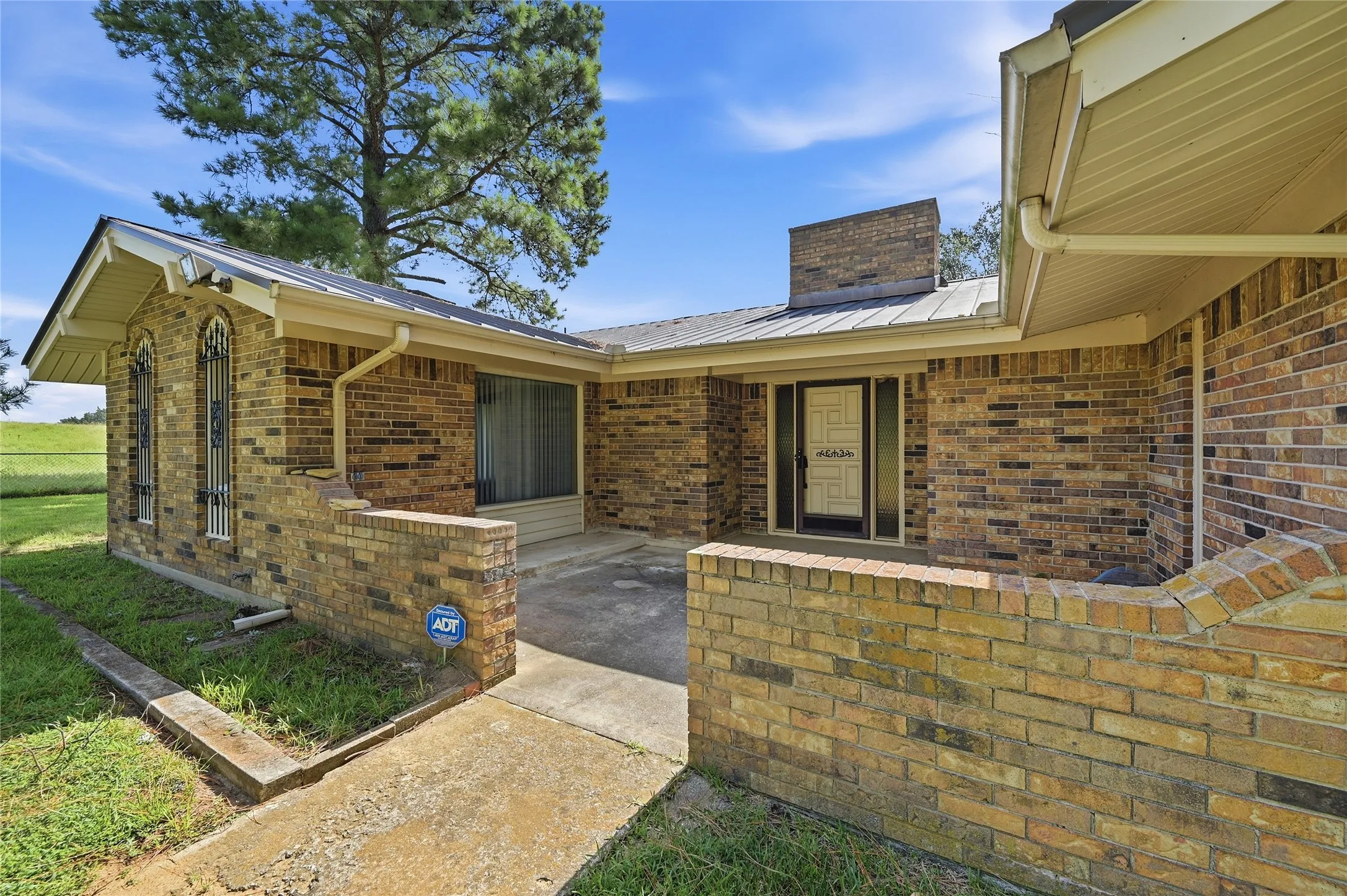 Single Family Residence For Sale in Grayson County , 11138 Fm 901, Sadler, Texas 76264, 3 Bedrooms, 3 Bathrooms, 2 Garage spaces, 2,211 Sqft, built in 1968, Price $399,999, mls#21337186, Real Estate Agent in Sadler, Homes For Sale in Grayson county, Homes For Sale in Sadler, Realtor in Sadler Texas, Real Estate Brokerage Independent Realty Texas, Luminita Cordes Realtor