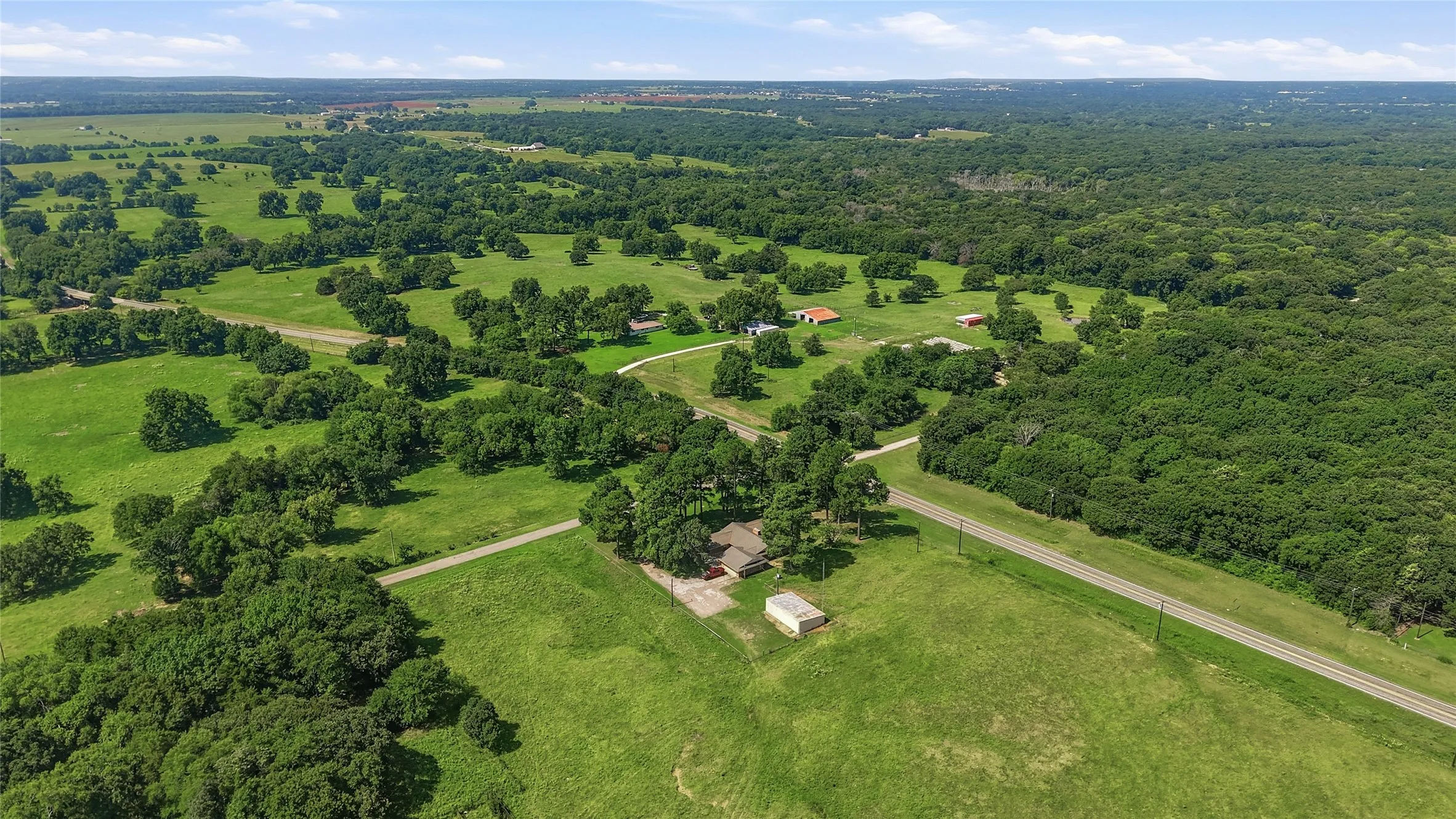 Single Family Residence For Sale in Grayson County , 11138 Fm 901, Sadler, Texas 76264, 3 Bedrooms, 3 Bathrooms, 2 Garage spaces, 2,211 Sqft, built in 1968, Price $399,999, mls#21337186, Real Estate Agent in Sadler, Homes For Sale in Grayson county, Homes For Sale in Sadler, Realtor in Sadler Texas, Real Estate Brokerage Independent Realty Texas, Luminita Cordes Realtor