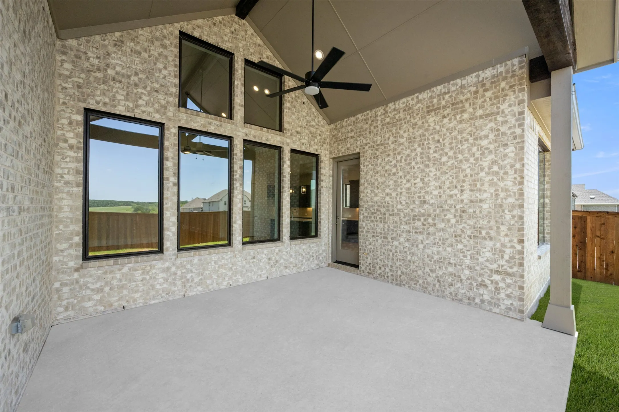 317 Fireblade- Back-4.jpg