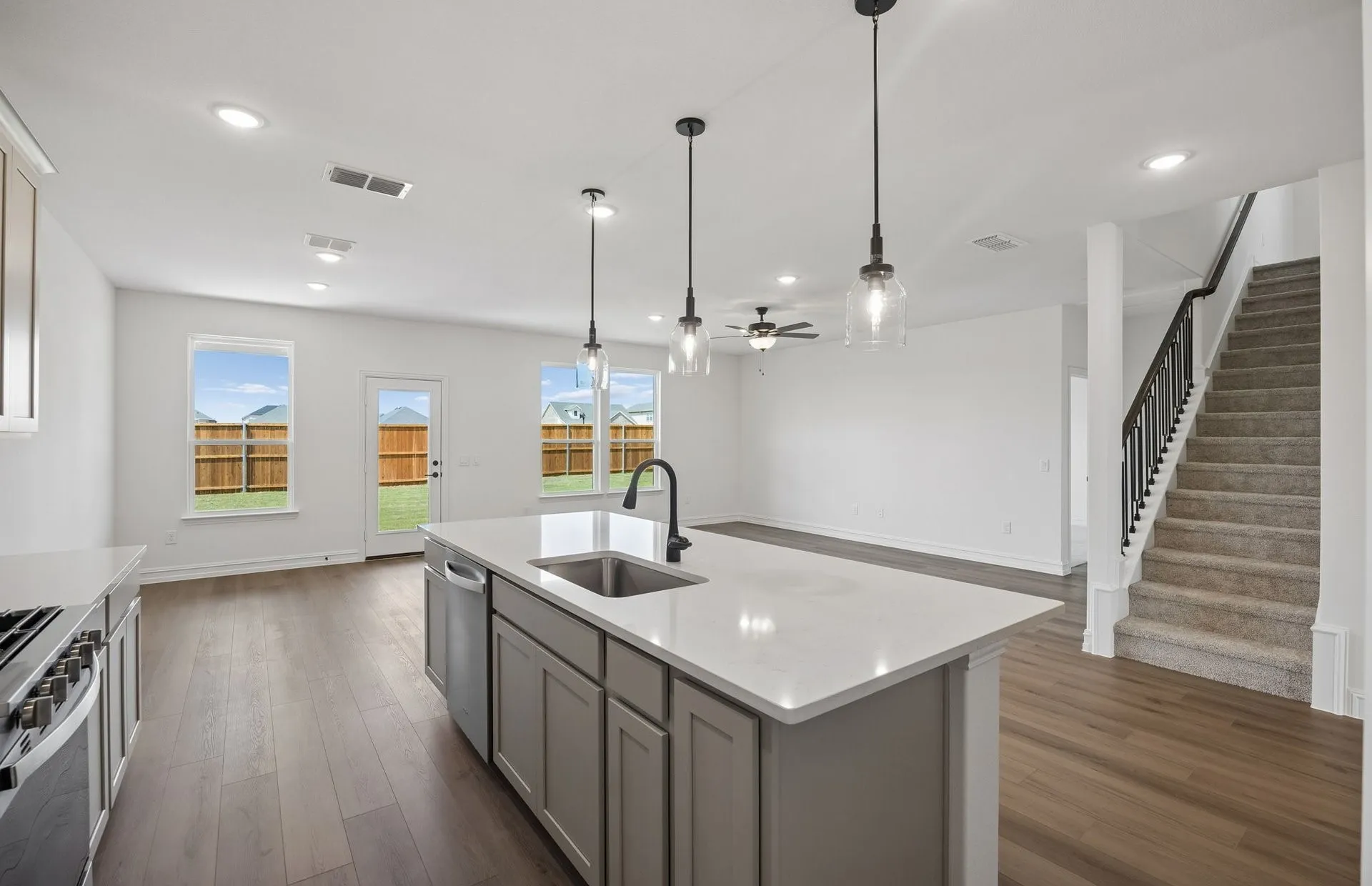 Eat-in bartop kitchen island