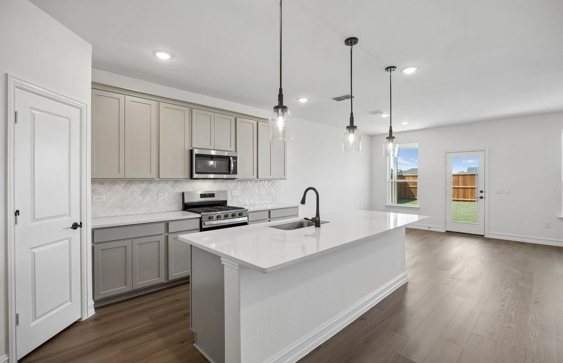 Beautiful pendent lighting in kitchen