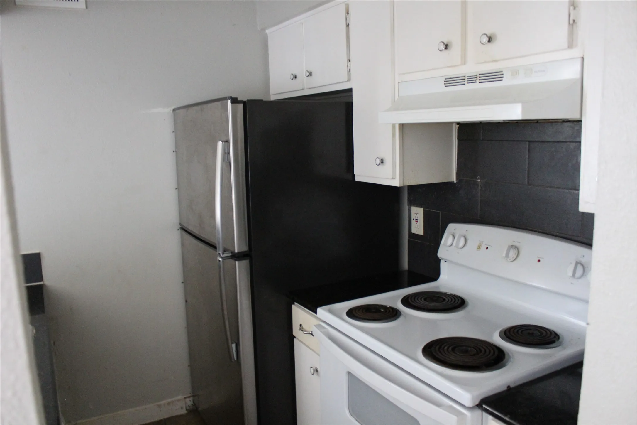 Condominium For Rent in Dallas County , 2710 Community Drive 209, Dallas, Texas 75220, 1 Bedroom, 1 Bathroom, 1 Garage spaces, 700 Sqft, built in 1969, Price $999, mls#21334683, Real Estate Agent in Dallas, Homes For Rent in Dallas county, Homes For Rent in Dallas, Realtor in Dallas Texas, Real Estate Brokerage Independent Realty Texas, Luminita Cordes Realtor