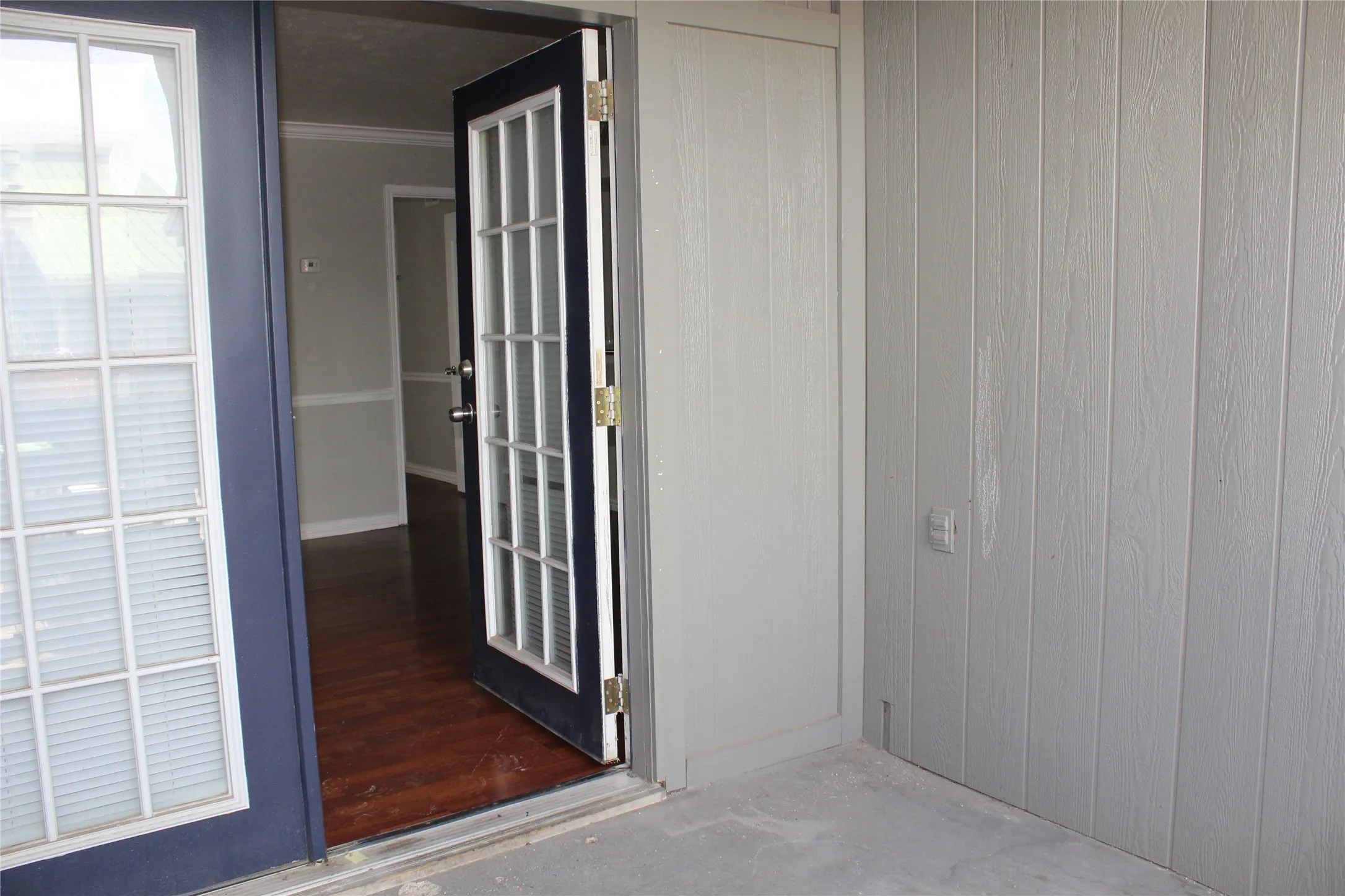 Condominium For Rent in Dallas County , 2710 Community Drive 209, Dallas, Texas 75220, 1 Bedroom, 1 Bathroom, 1 Garage spaces, 700 Sqft, built in 1969, Price $999, mls#21334683, Real Estate Agent in Dallas, Homes For Rent in Dallas county, Homes For Rent in Dallas, Realtor in Dallas Texas, Real Estate Brokerage Independent Realty Texas, Luminita Cordes Realtor