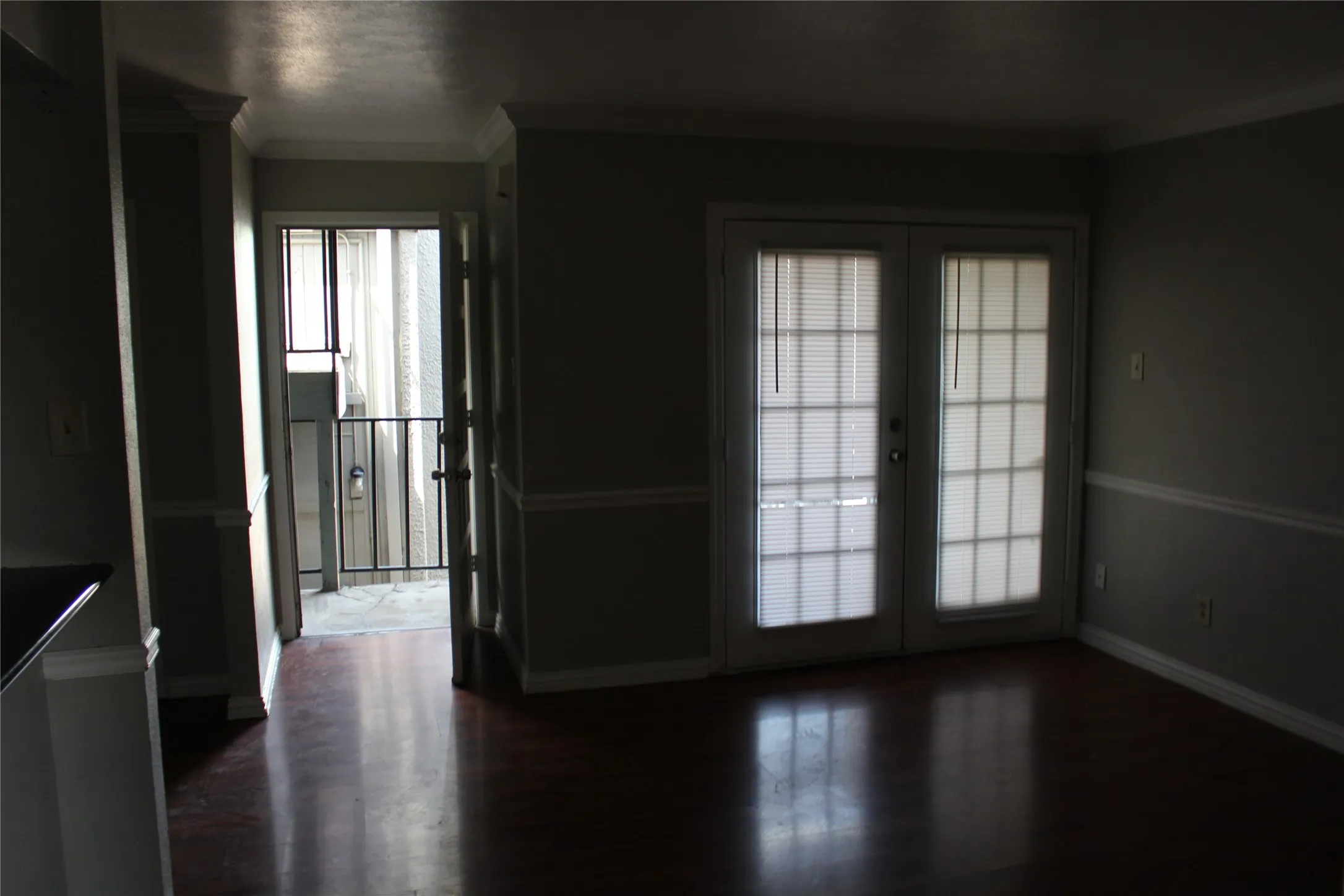 Condominium For Rent in Dallas County , 2710 Community Drive 209, Dallas, Texas 75220, 1 Bedroom, 1 Bathroom, 1 Garage spaces, 700 Sqft, built in 1969, Price $999, mls#21334683, Real Estate Agent in Dallas, Homes For Rent in Dallas county, Homes For Rent in Dallas, Realtor in Dallas Texas, Real Estate Brokerage Independent Realty Texas, Luminita Cordes Realtor