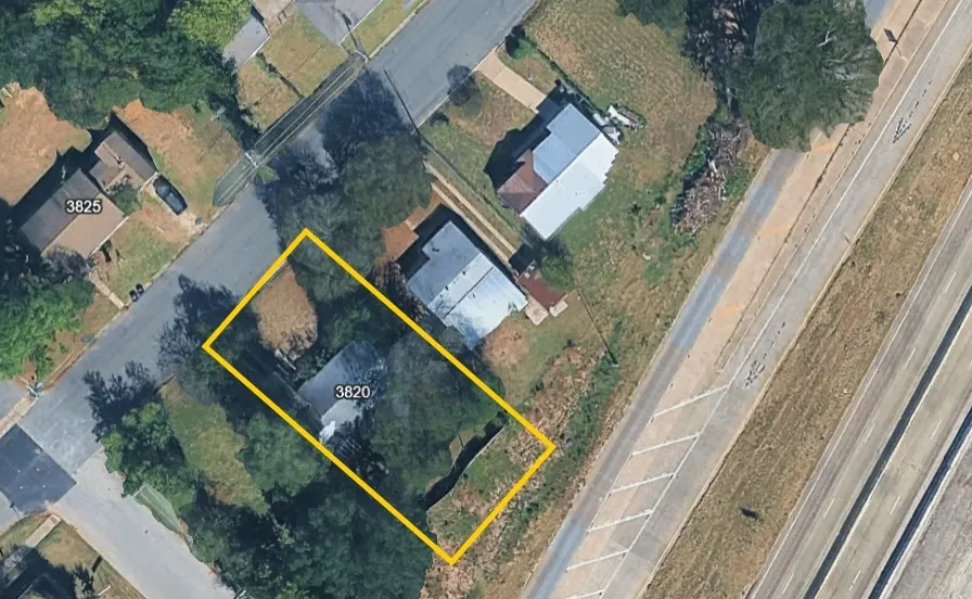 Single Family Residence For Sale in Mc Lennan County , 3820 Elliott Drive, Waco, Texas 76711, 3 Bedroom, 1 Bathroom, Garage spaces, 1,268 Sqft, built in 1944, mls#21337515, Real Estate Agent in Waco, Homes For Sale in Mc Lennan county, Homes For Sale in Waco, Realtor in Waco Texas, Real Estate Brokerage Independent Realty Texas, Luminita Cordes Realtor