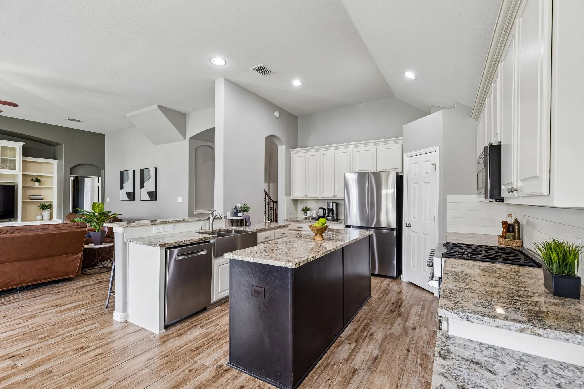 Single Family Residence For Sale in Denton County , 1916 Annabel Avenue, Flower Mound, Texas 75028, 4 Bedroom, 3 Bathroom, 3 Garage spaces, 3,229 Sqft, built in 2004, mls#21335658, Real Estate Agent in Flower Mound, Homes For Sale in Denton county, Homes For Sale in Flower Mound, Realtor in Flower Mound Texas, Real Estate Brokerage Independent Realty Texas, Luminita Cordes Realtor