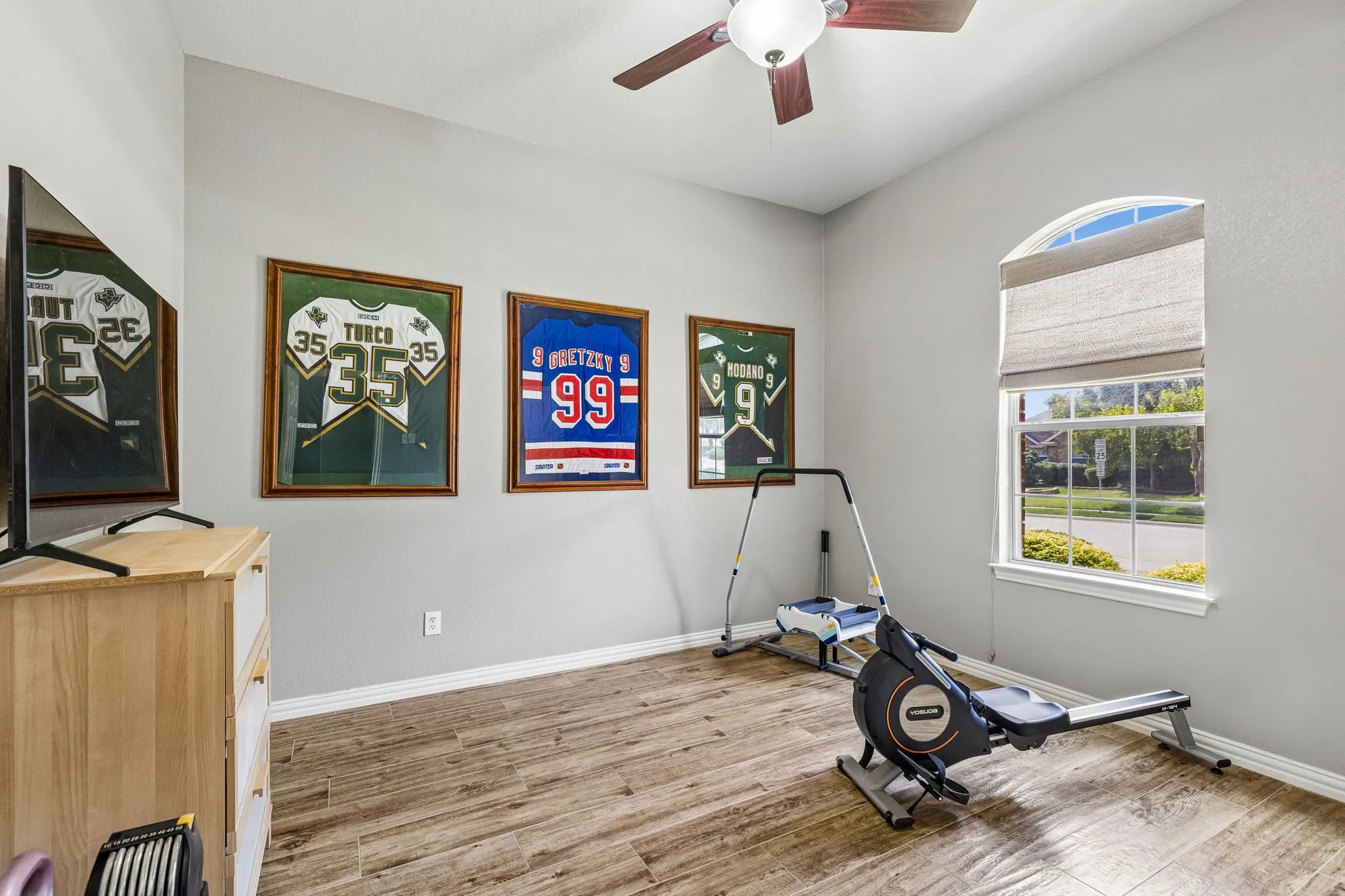 Single Family Residence For Sale in Denton County , 1916 Annabel Avenue, Flower Mound, Texas 75028, 4 Bedroom, 3 Bathroom, 3 Garage spaces, 3,229 Sqft, built in 2004, mls#21335658, Real Estate Agent in Flower Mound, Homes For Sale in Denton county, Homes For Sale in Flower Mound, Realtor in Flower Mound Texas, Real Estate Brokerage Independent Realty Texas, Luminita Cordes Realtor