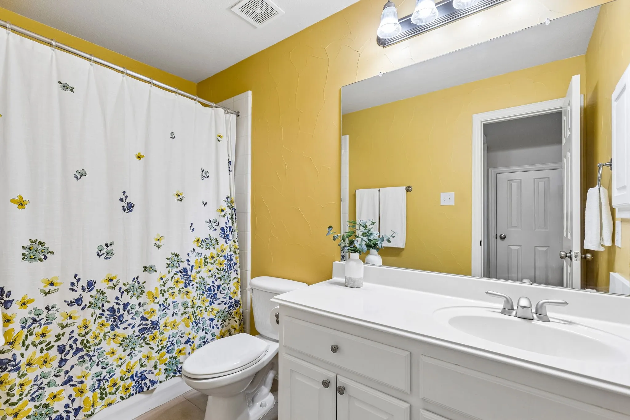 Single Family Residence For Sale in Denton County , 1916 Annabel Avenue, Flower Mound, Texas 75028, 4 Bedroom, 3 Bathroom, 3 Garage spaces, 3,229 Sqft, built in 2004, mls#21335658, Real Estate Agent in Flower Mound, Homes For Sale in Denton county, Homes For Sale in Flower Mound, Realtor in Flower Mound Texas, Real Estate Brokerage Independent Realty Texas, Luminita Cordes Realtor