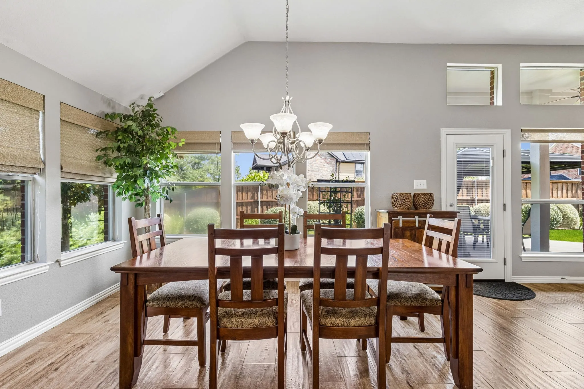 Single Family Residence For Sale in Denton County , 1916 Annabel Avenue, Flower Mound, Texas 75028, 4 Bedroom, 3 Bathroom, 3 Garage spaces, 3,229 Sqft, built in 2004, mls#21335658, Real Estate Agent in Flower Mound, Homes For Sale in Denton county, Homes For Sale in Flower Mound, Realtor in Flower Mound Texas, Real Estate Brokerage Independent Realty Texas, Luminita Cordes Realtor