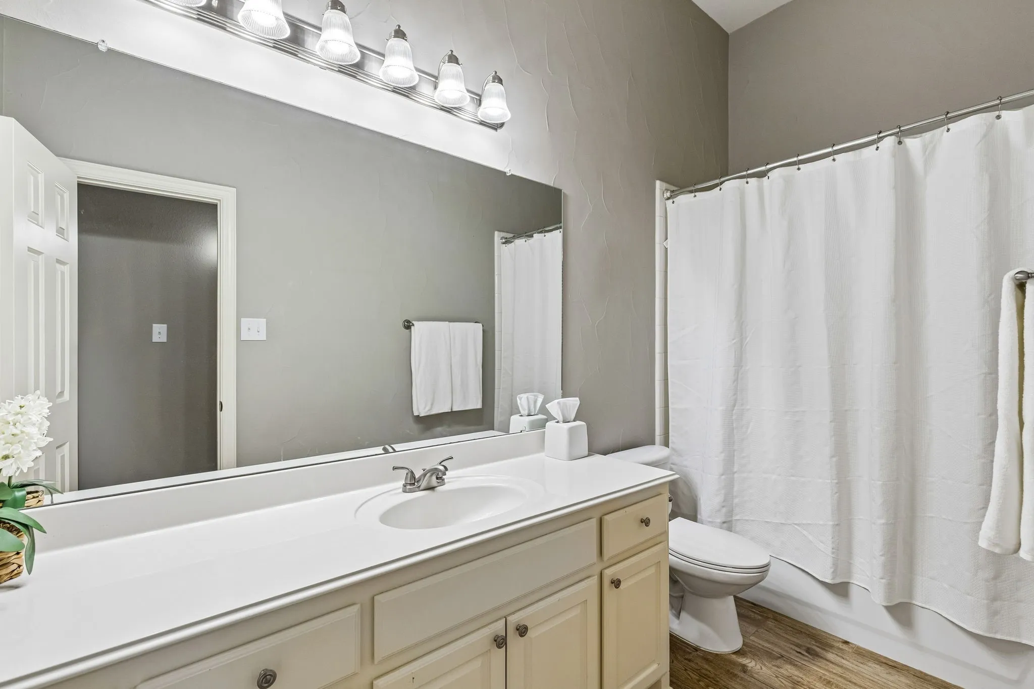 Single Family Residence For Sale in Denton County , 1916 Annabel Avenue, Flower Mound, Texas 75028, 4 Bedroom, 3 Bathroom, 3 Garage spaces, 3,229 Sqft, built in 2004, mls#21335658, Real Estate Agent in Flower Mound, Homes For Sale in Denton county, Homes For Sale in Flower Mound, Realtor in Flower Mound Texas, Real Estate Brokerage Independent Realty Texas, Luminita Cordes Realtor